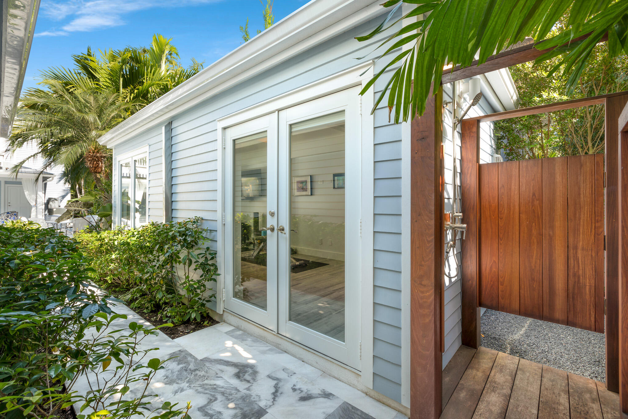626 William St