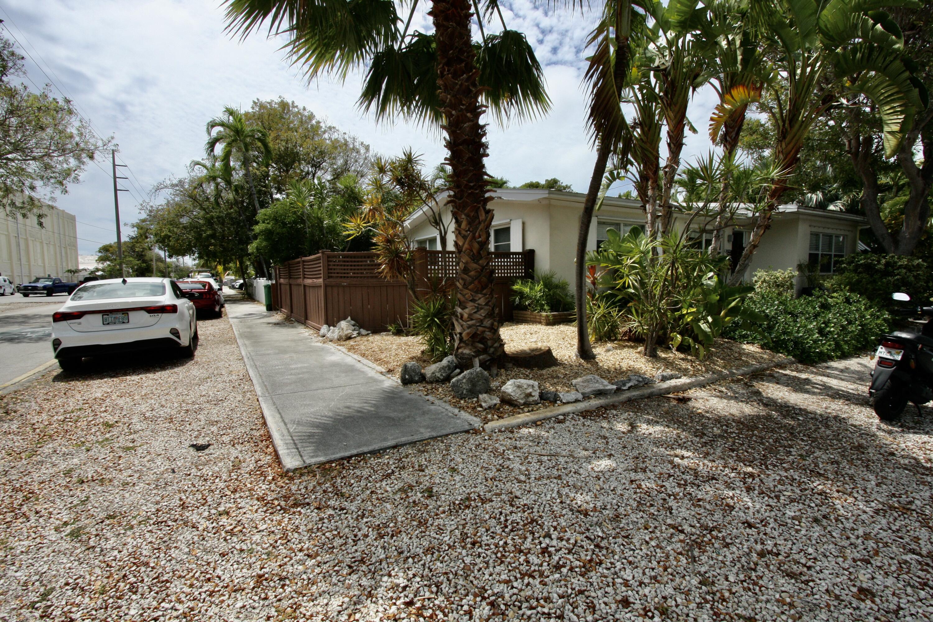 2027 Staples Ave, #A
