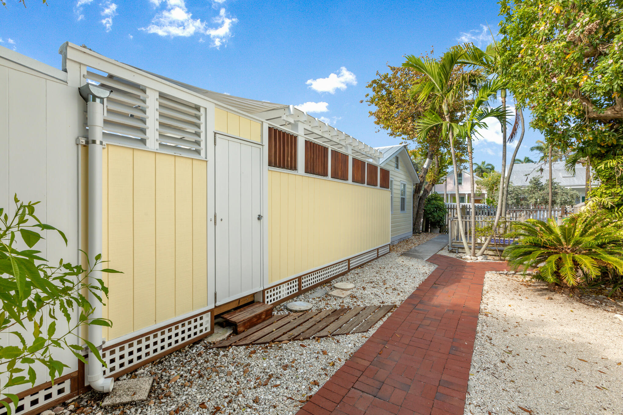 611 Grinnell Street Unit: 1