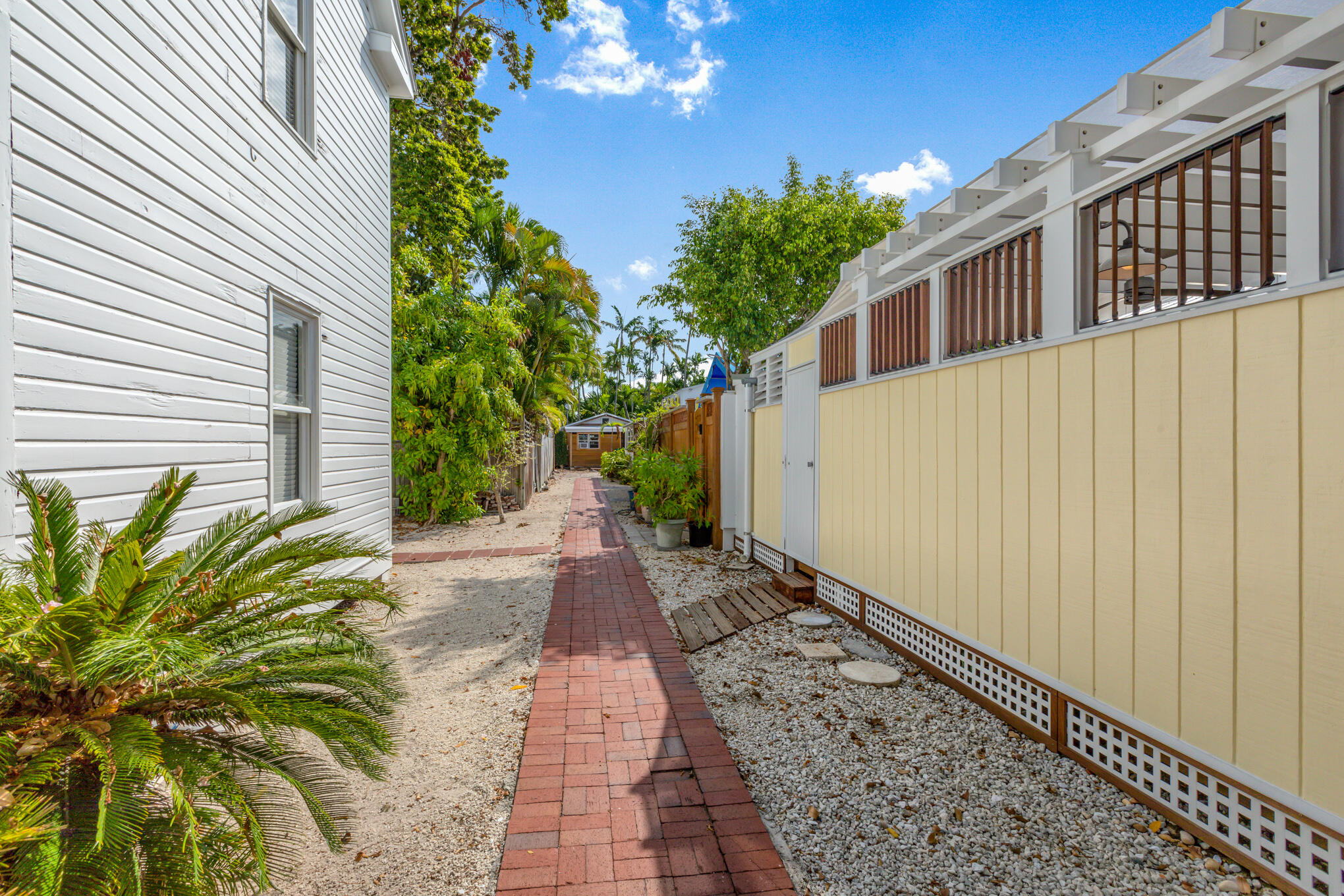 611 Grinnell Street Unit: 1