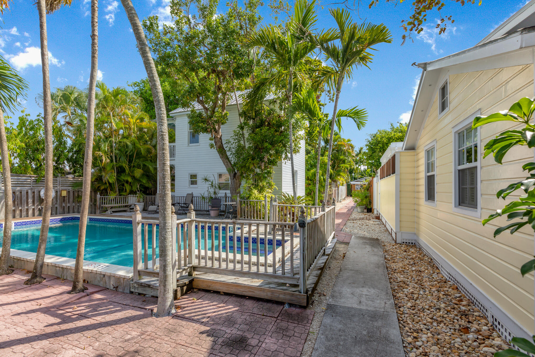 611 Grinnell Street Unit: 1