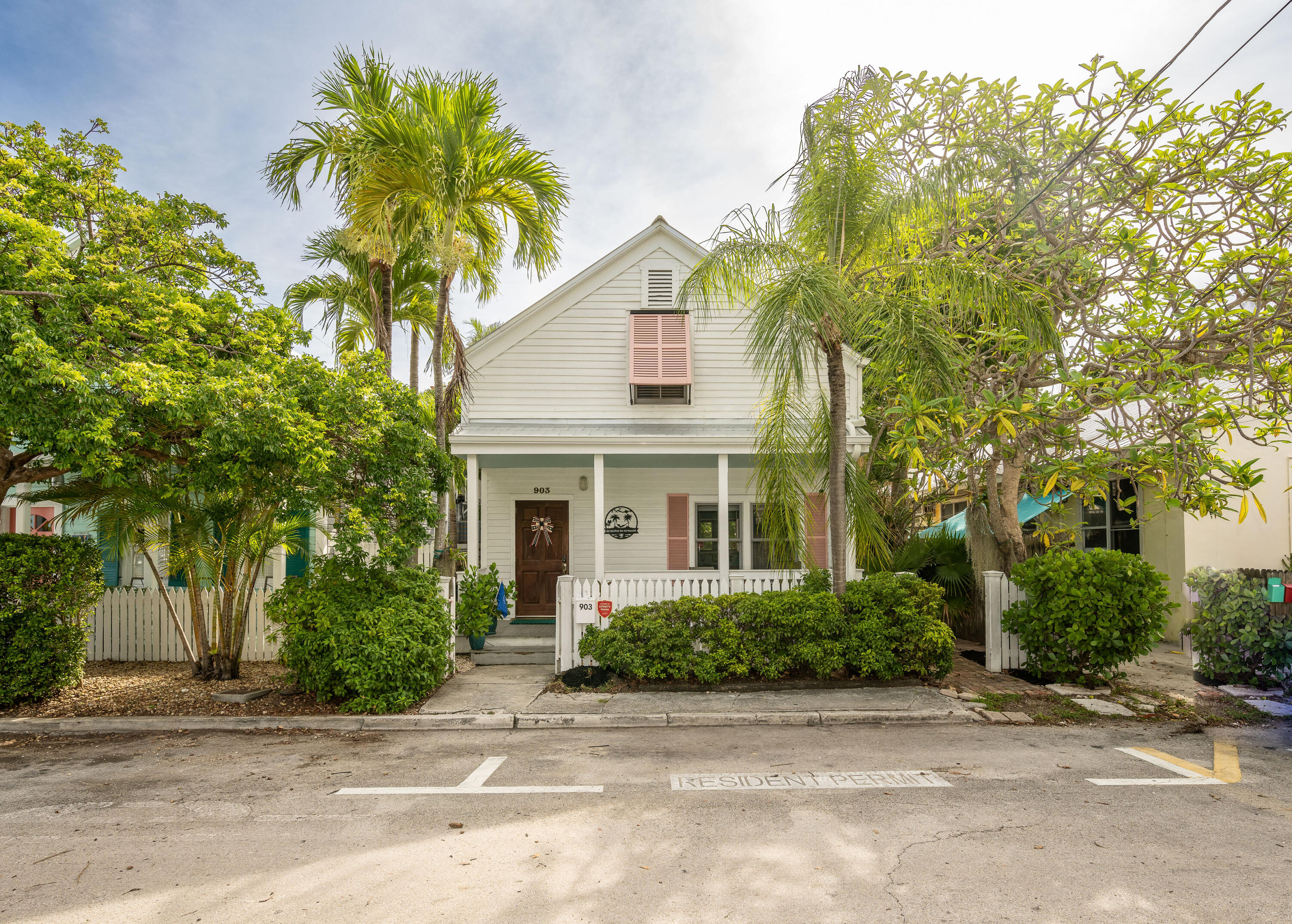 903 Grinnell Street