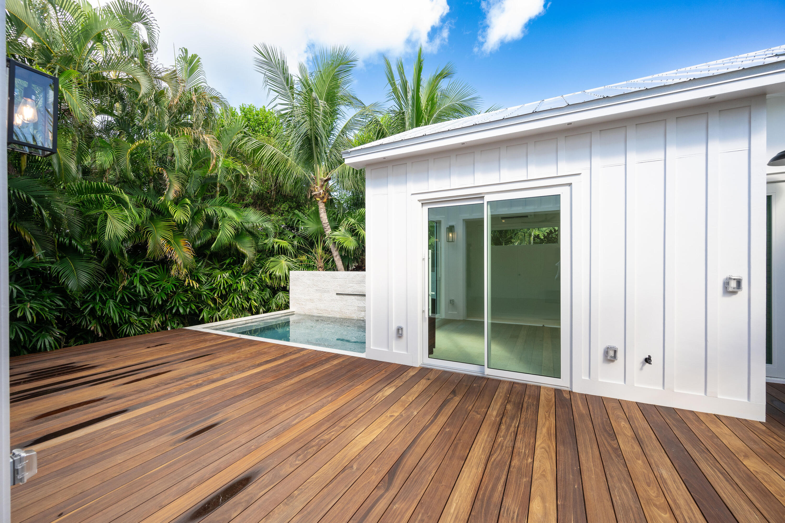 1233 Washington Street