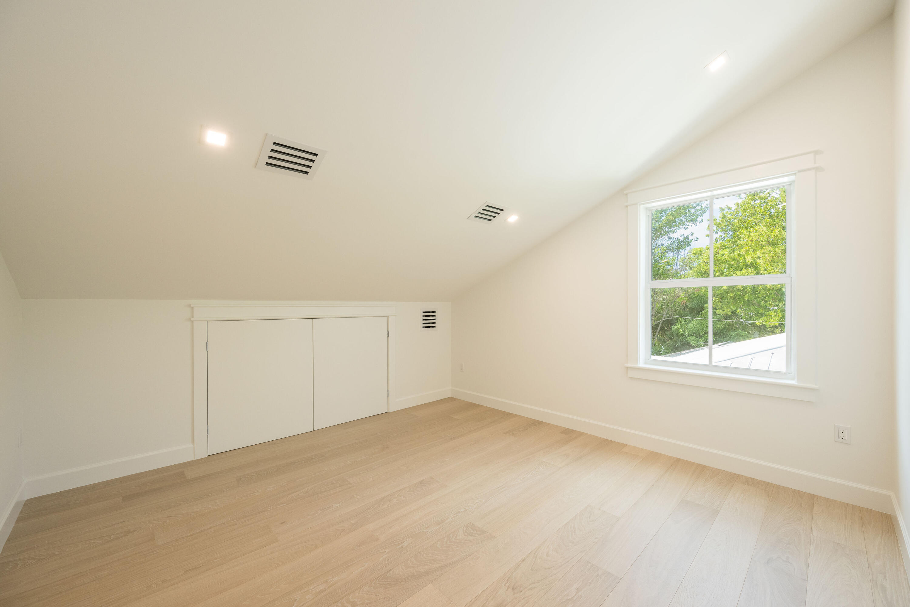 1233 Washington Street