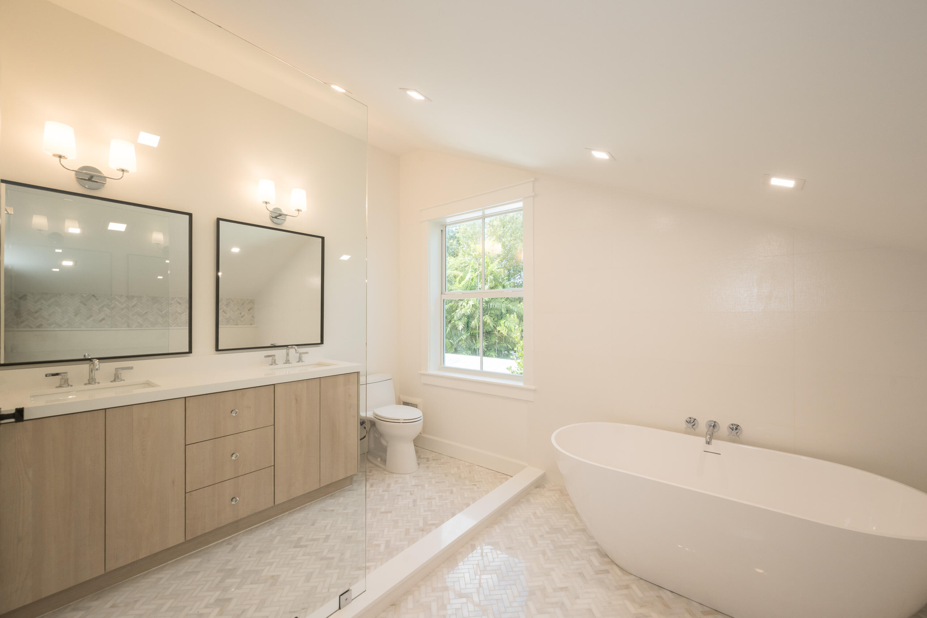 1233 Washington Street