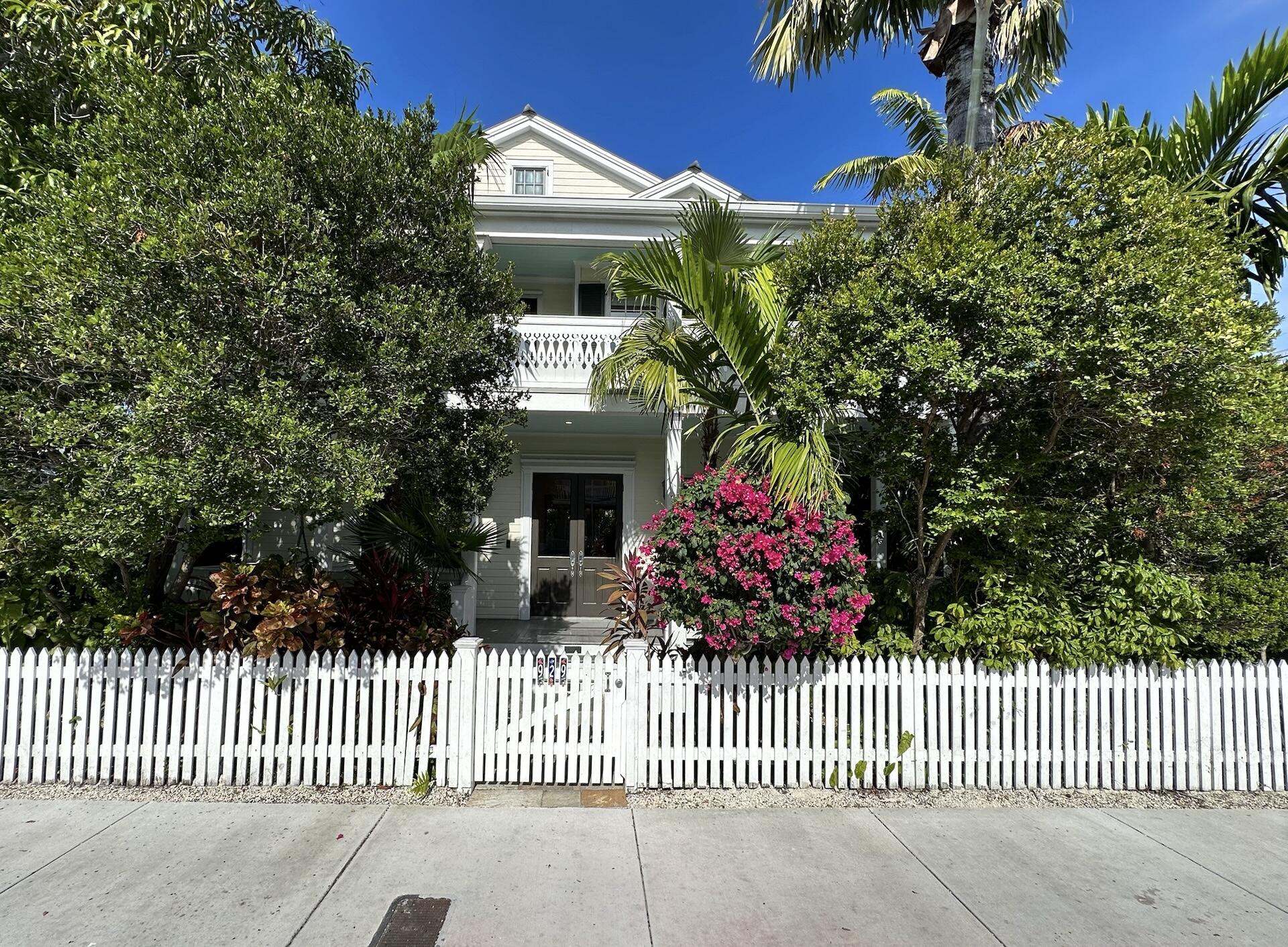 929 United Street