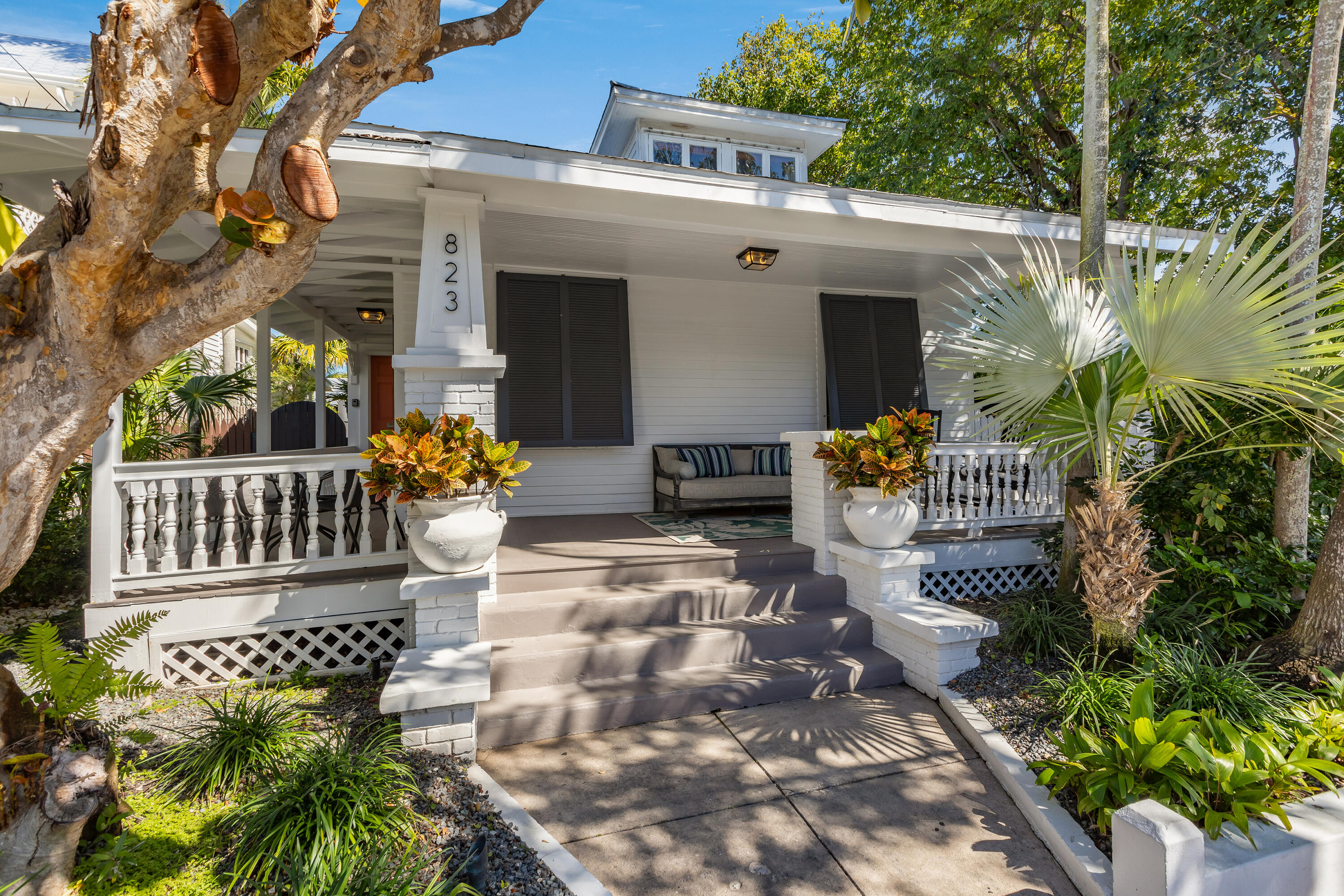 823 Georgia Street