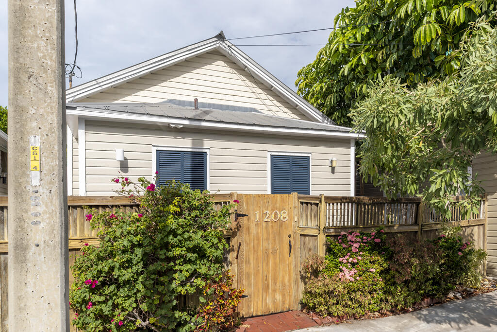 1208 Varela Street