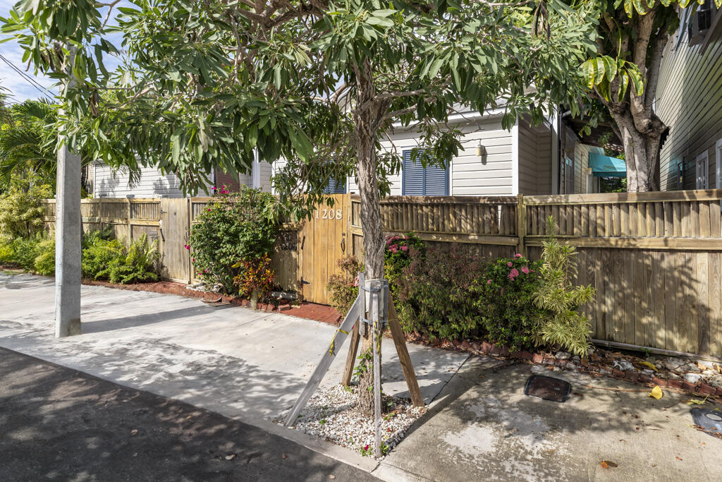 1208 Varela Street