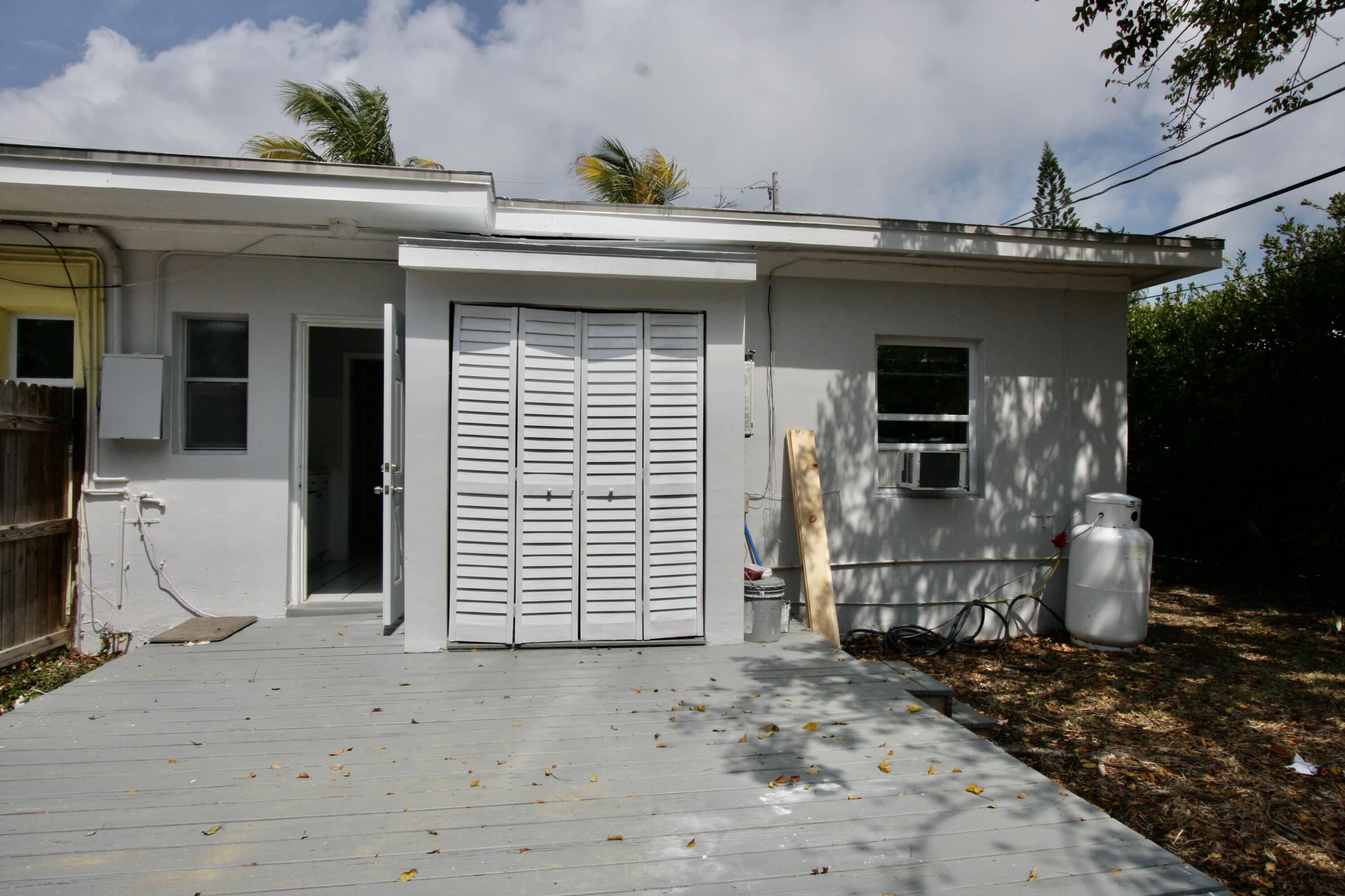 1210 Bay St