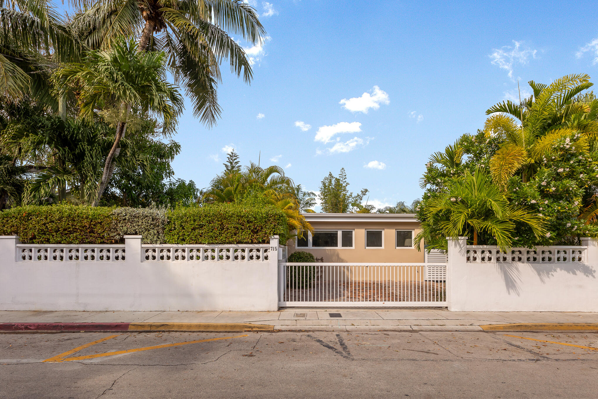 715 Thomas Street