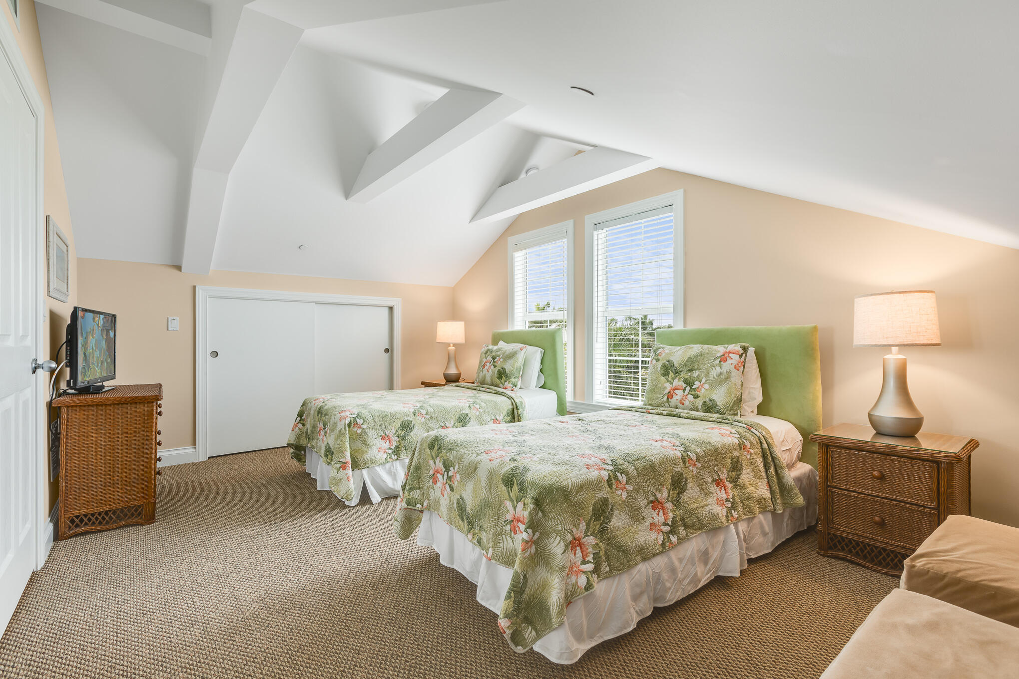 719 Eisenhower Drive Unit: 7