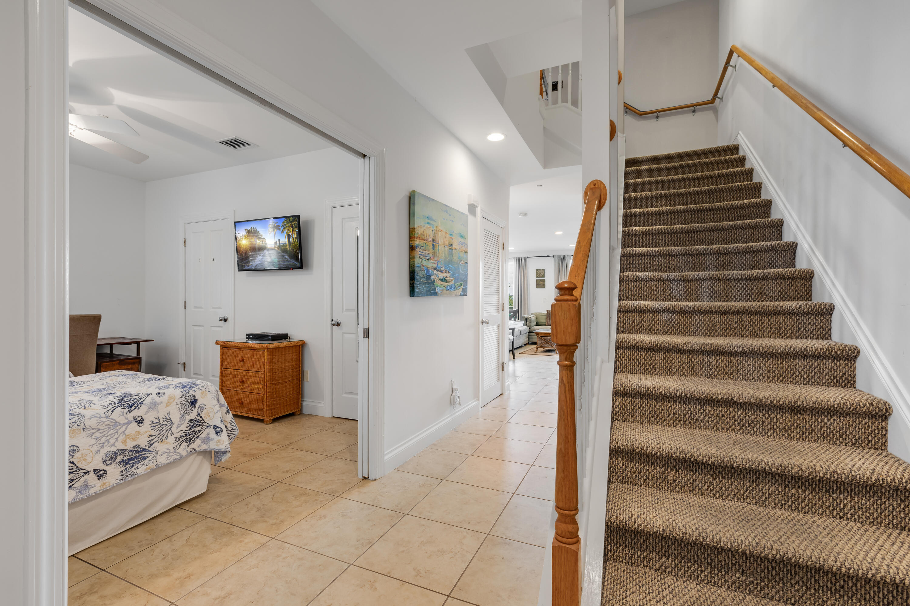 719 Eisenhower Drive Unit: 7