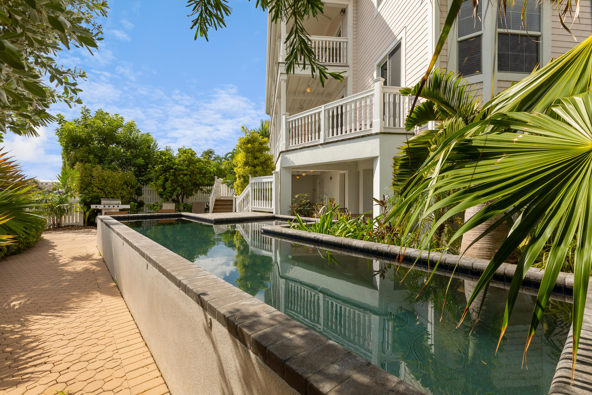 719 Eisenhower Drive Unit: 7