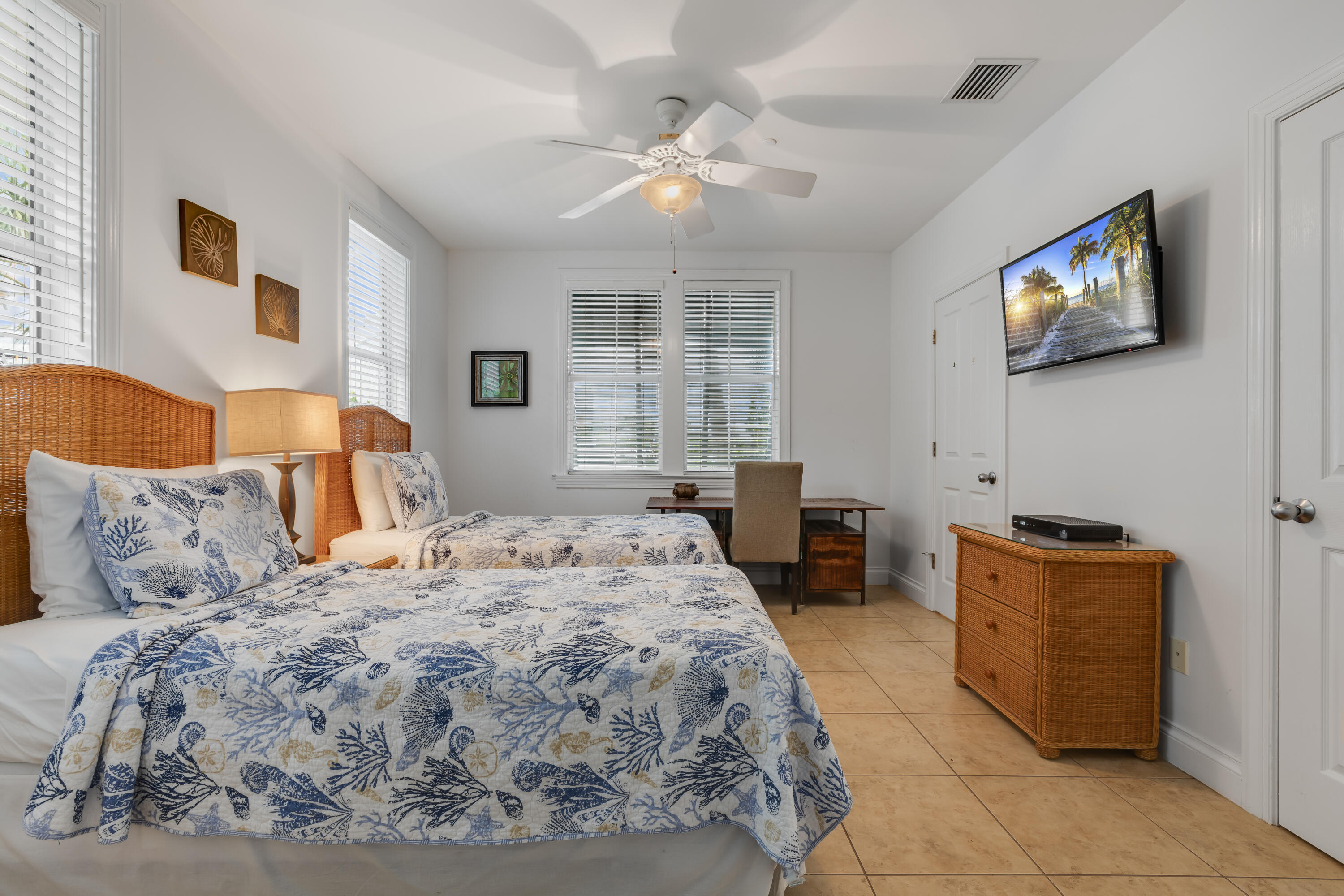 719 Eisenhower Drive Unit: 7