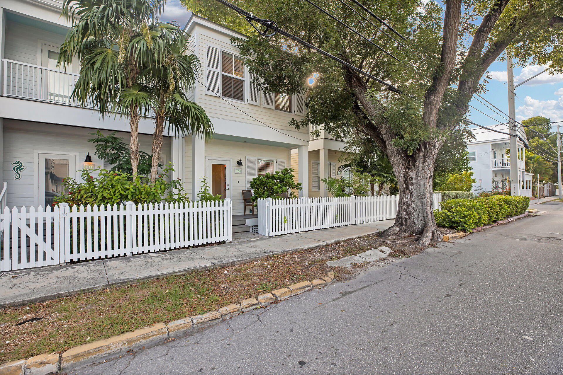 1025 Simonton Street