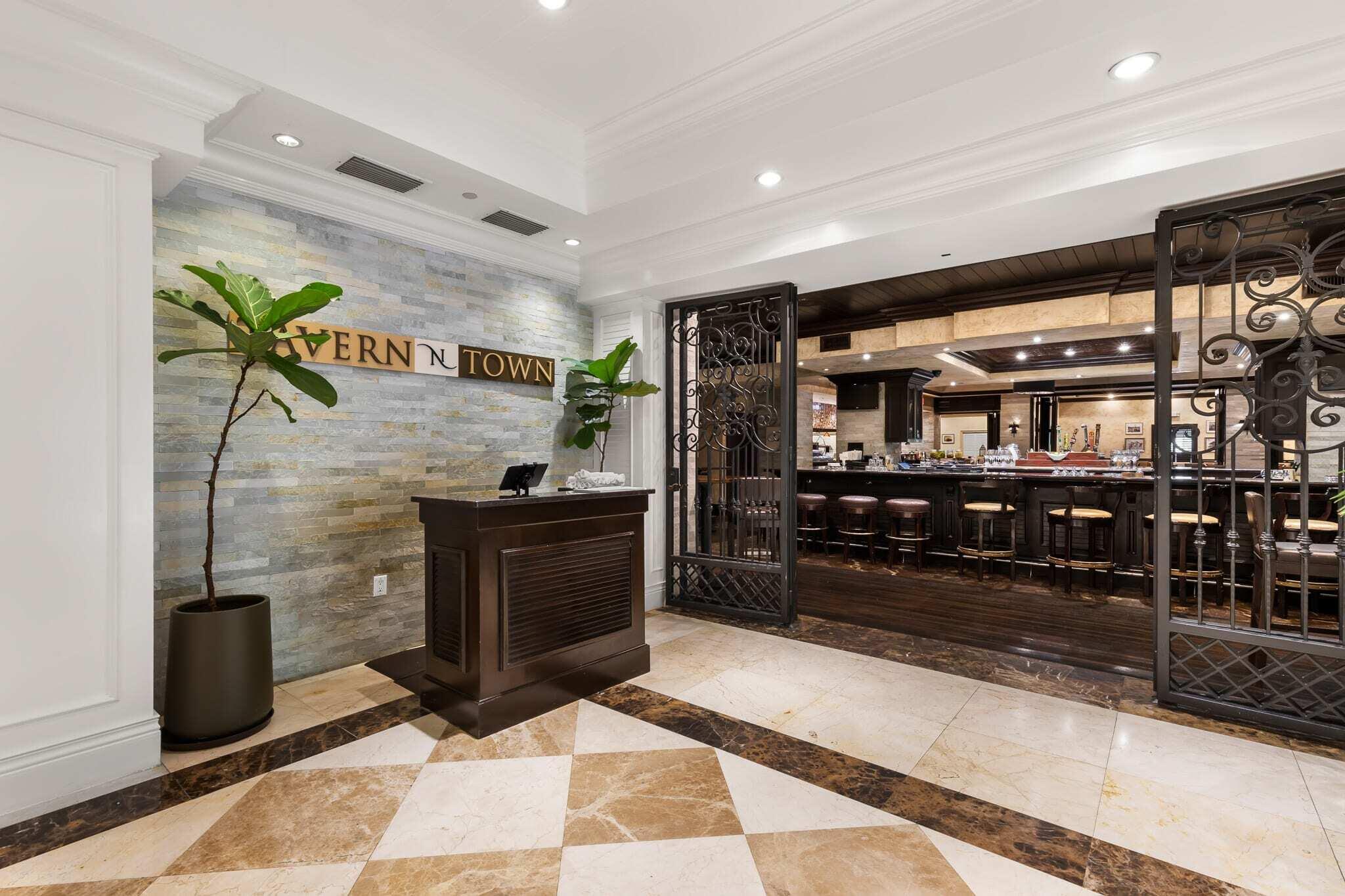3841 N Roosevelt Blvd, #213