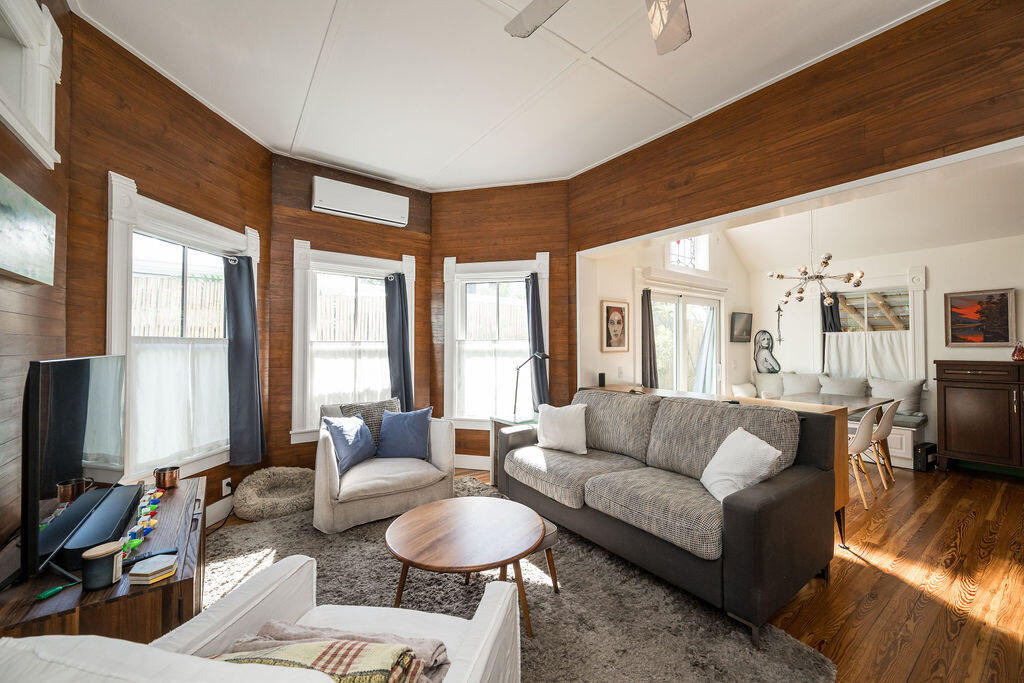 524 Margaret Street Unit: 103