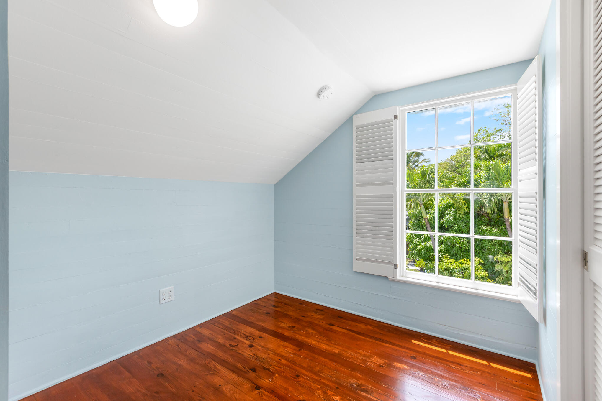 408 William St