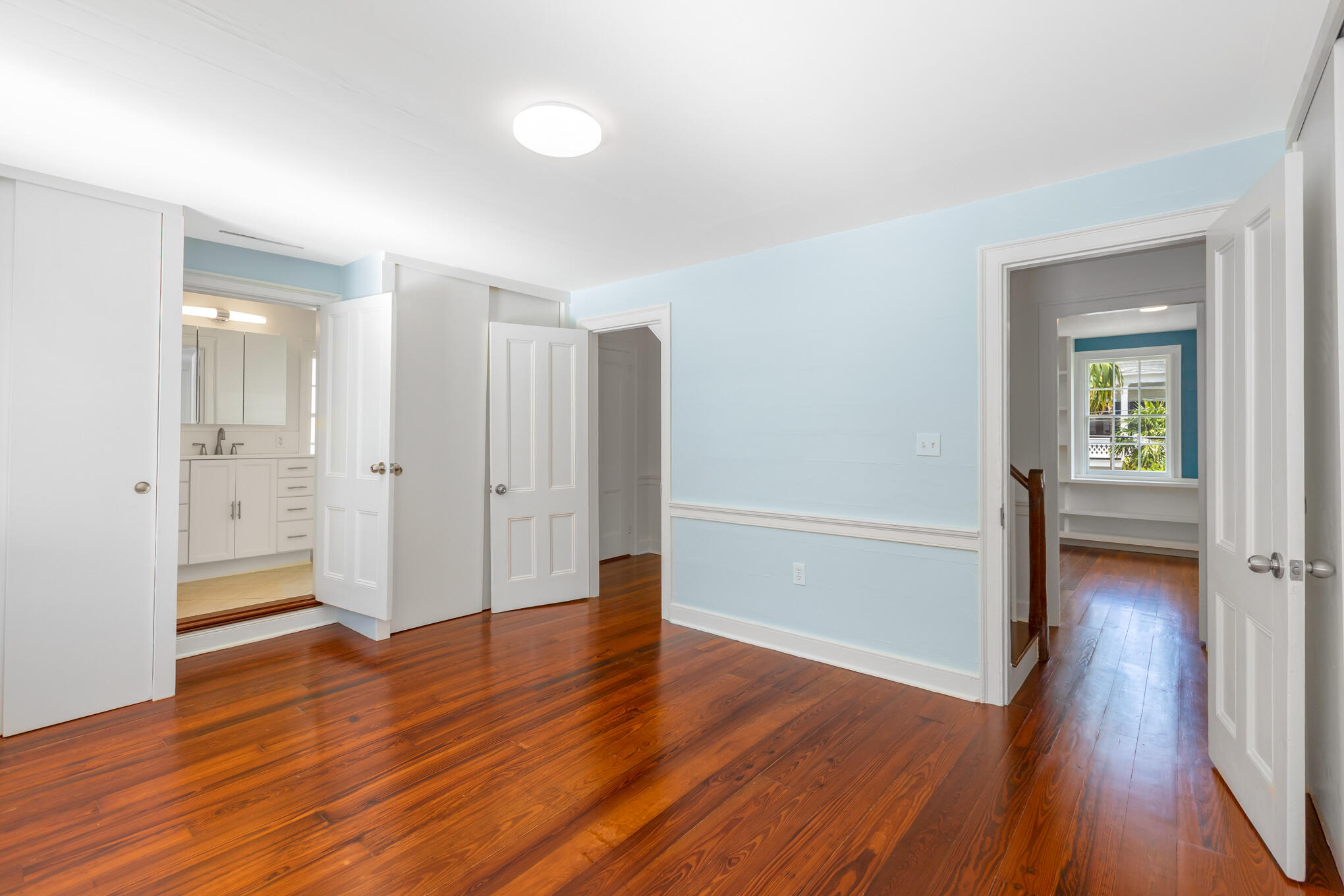 408 William St