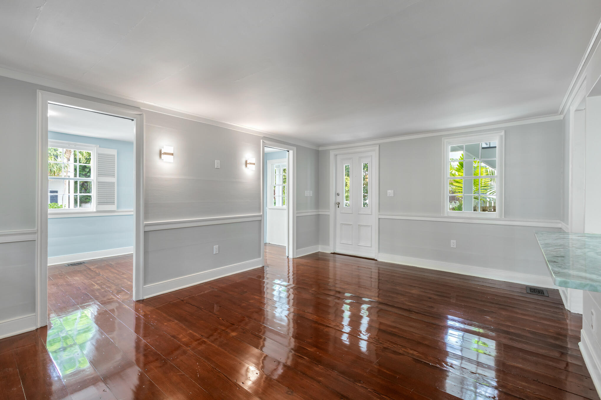 408 William St
