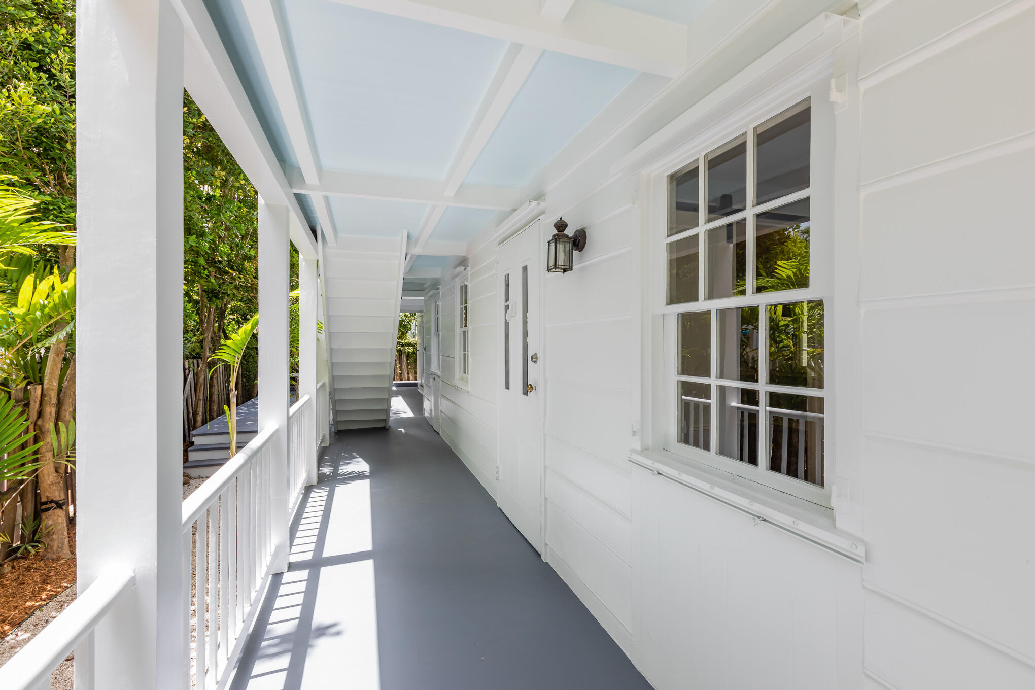 408 William St