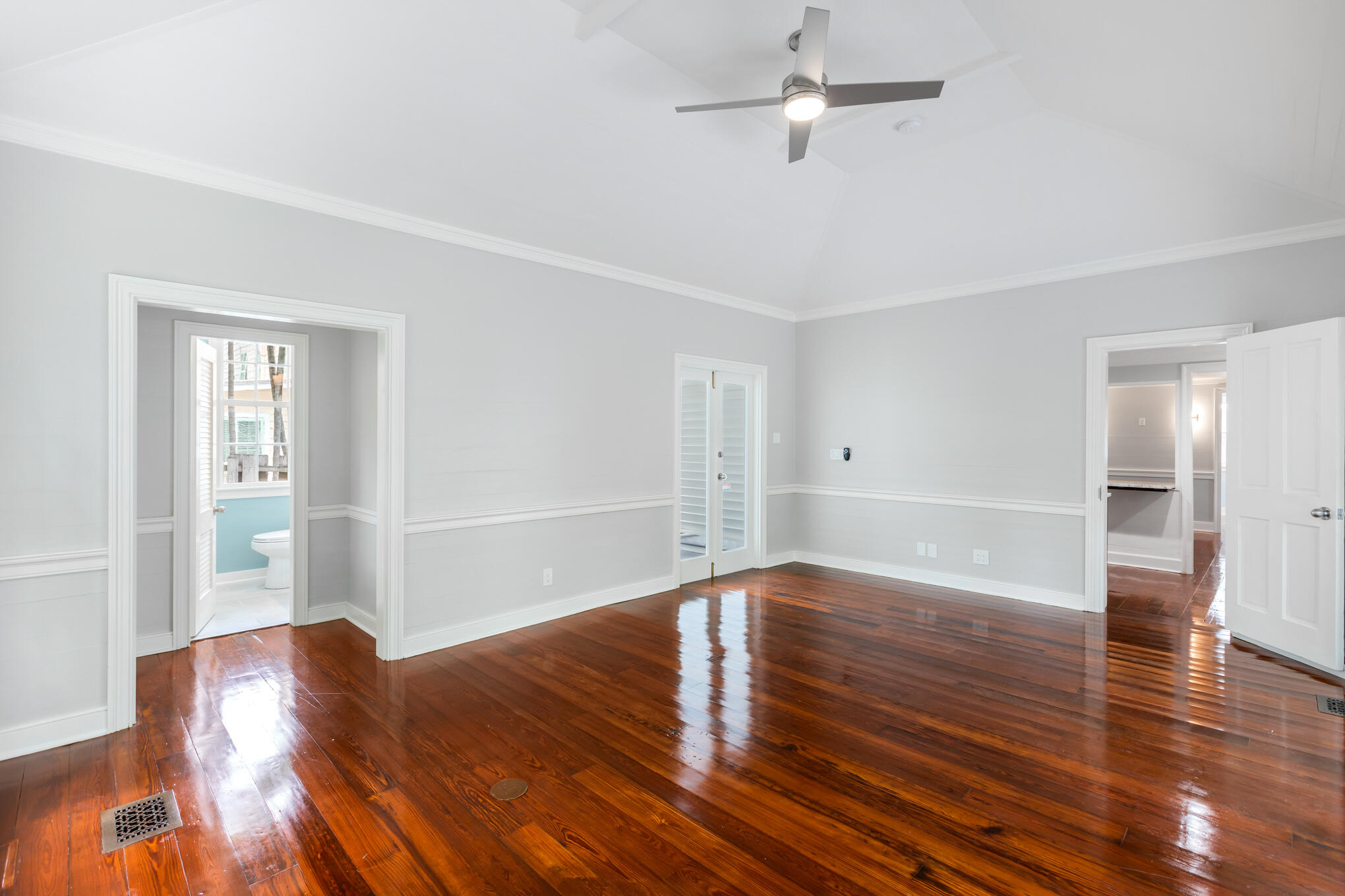 408 William St