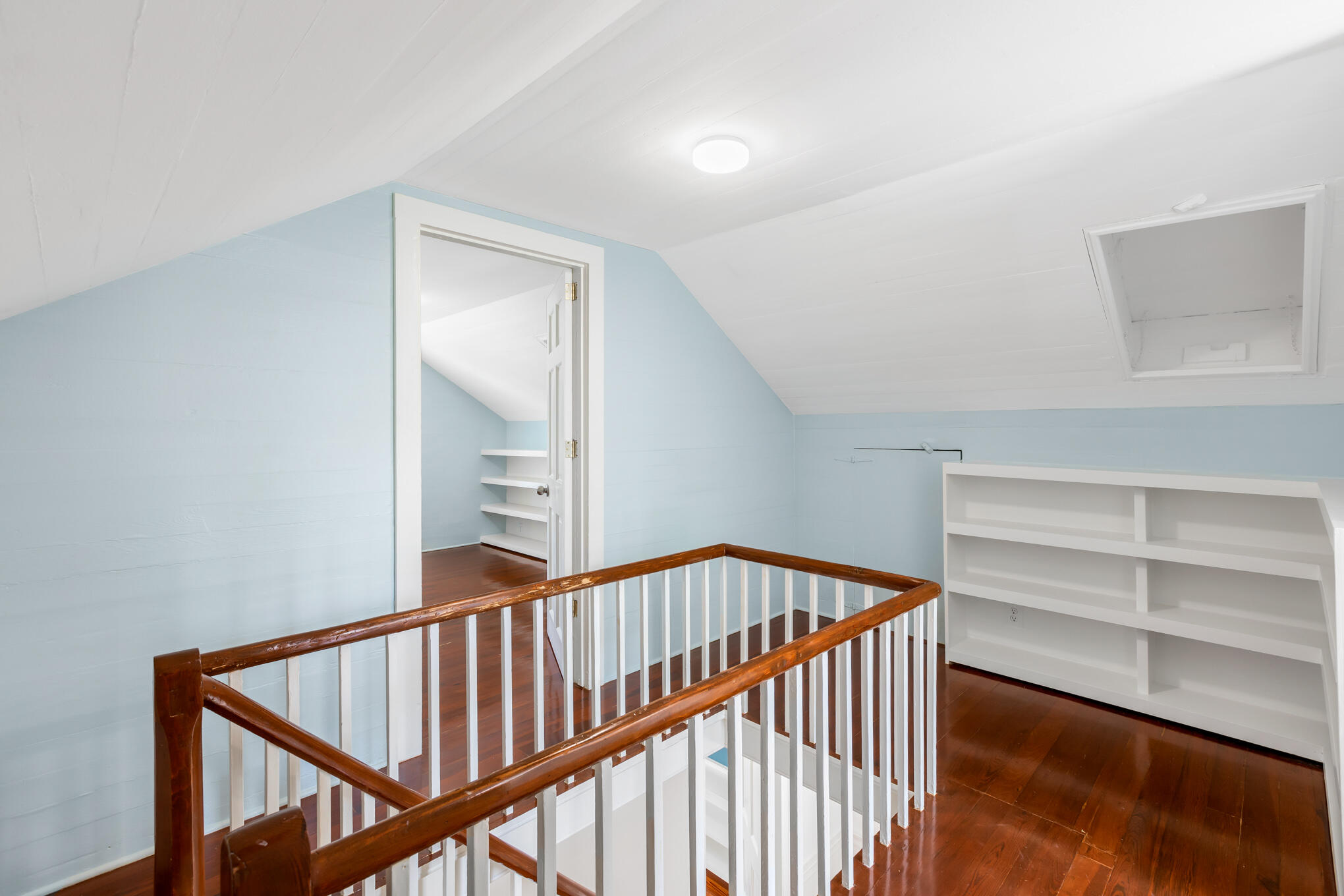 408 William St
