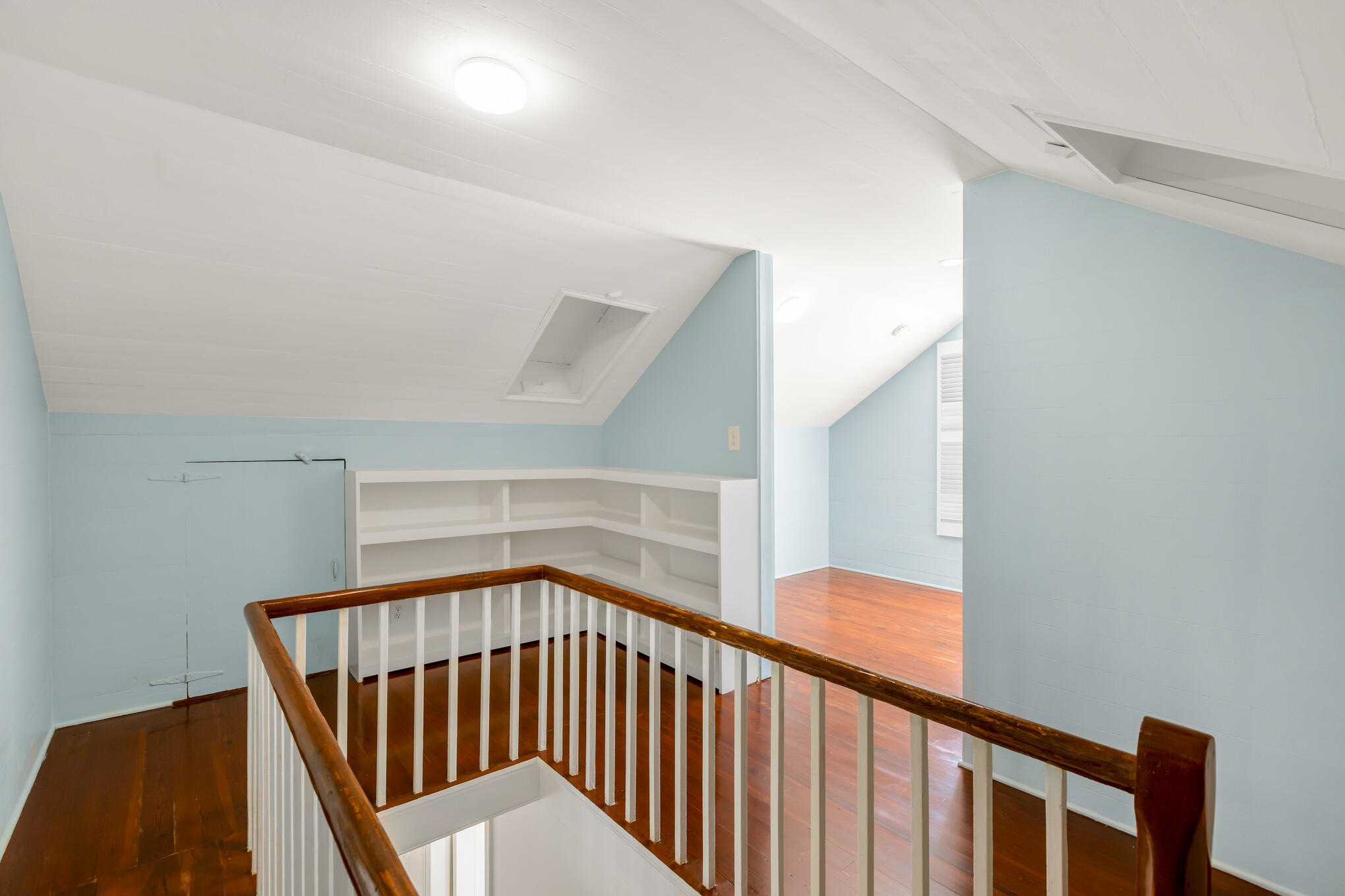 408 William St