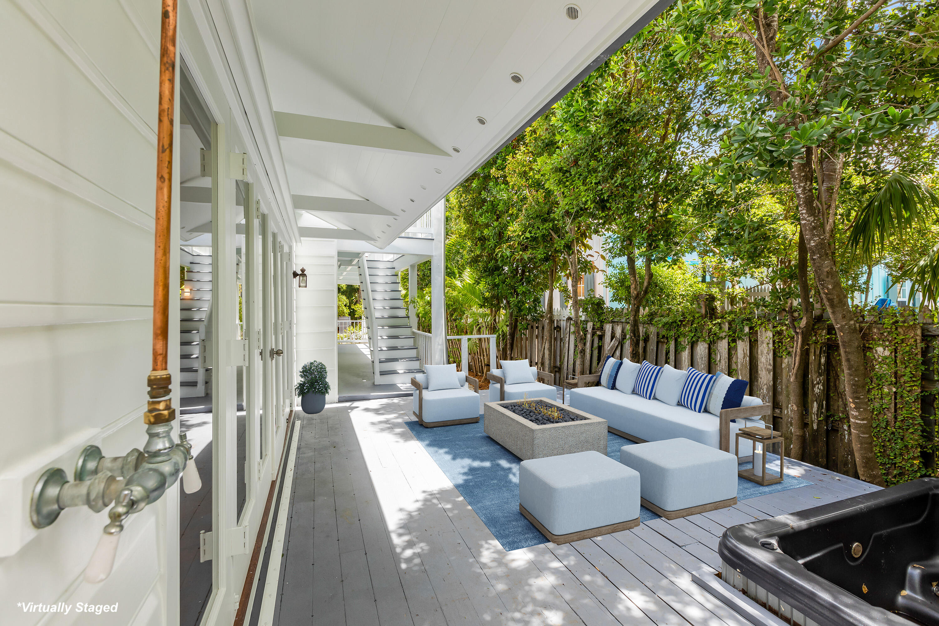 408 William St