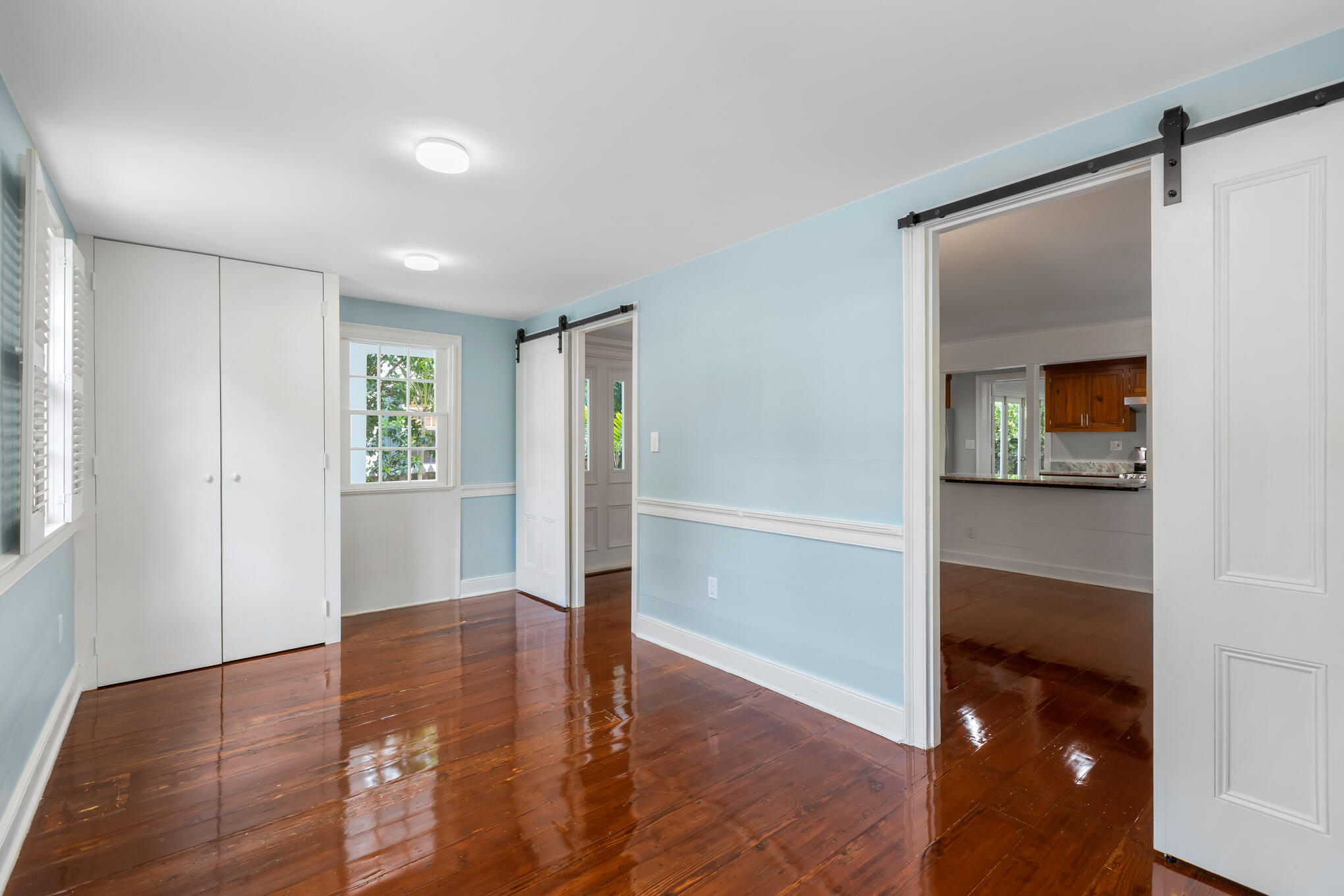 408 William St