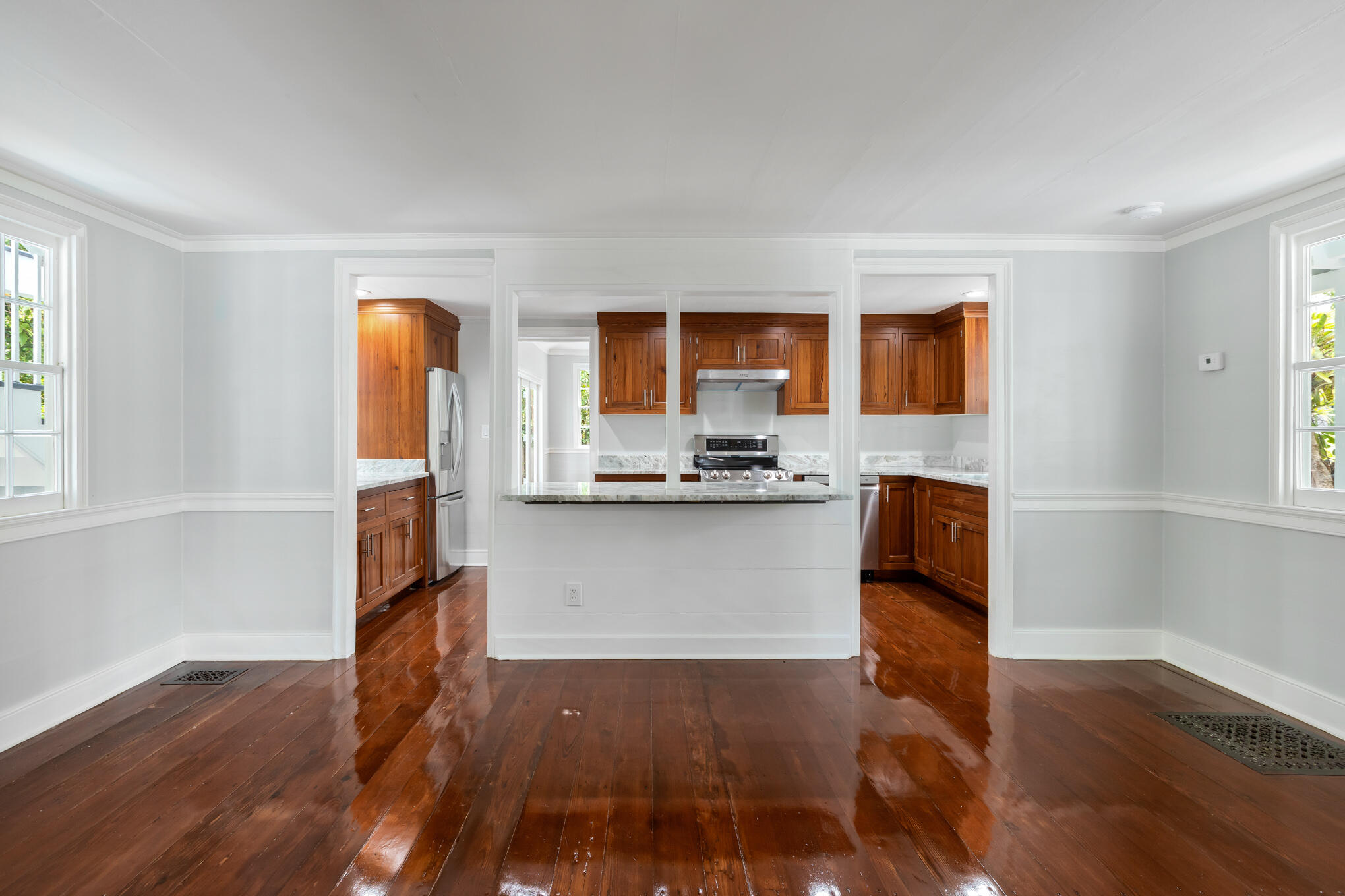 408 William St