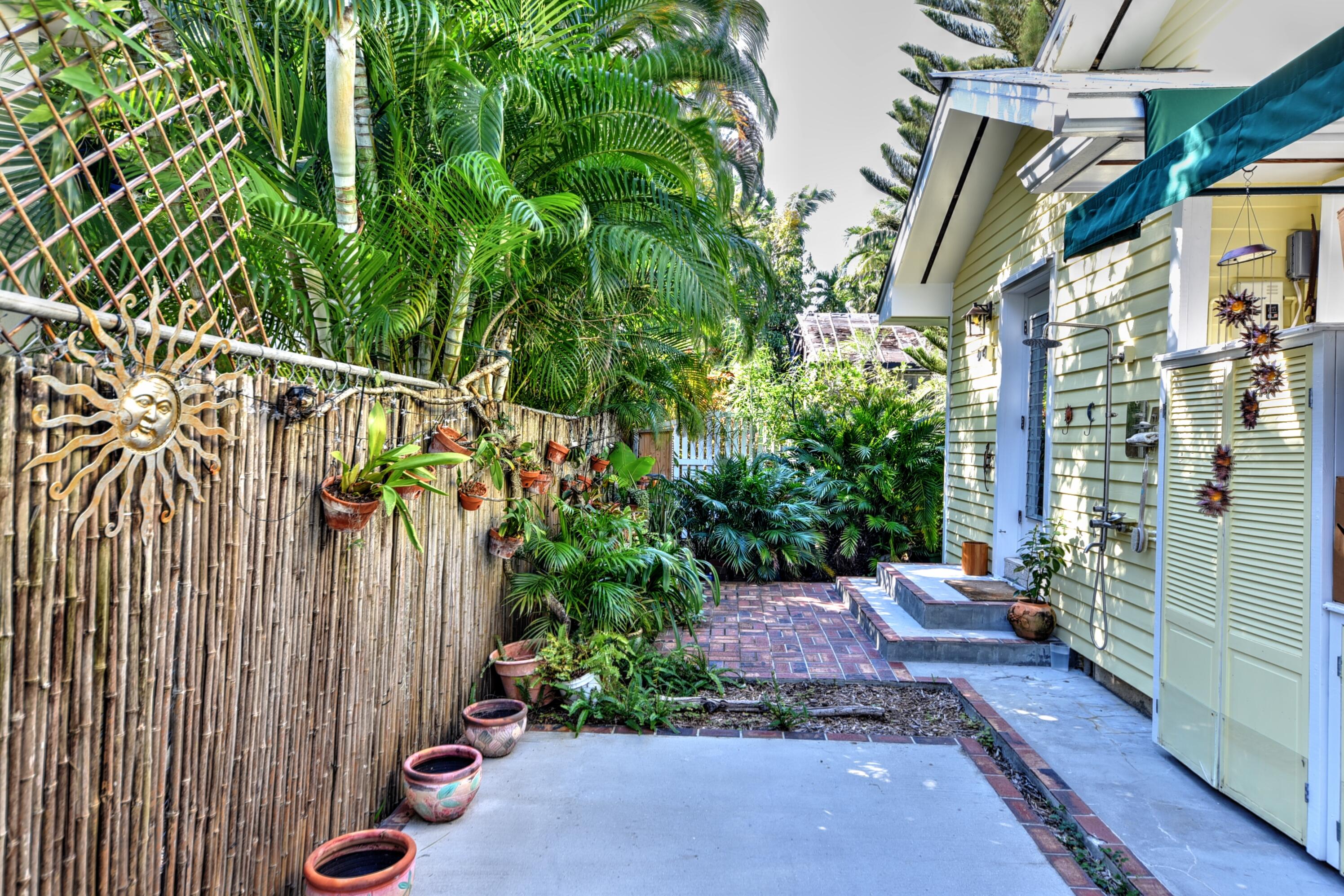 812 Carsten Lane