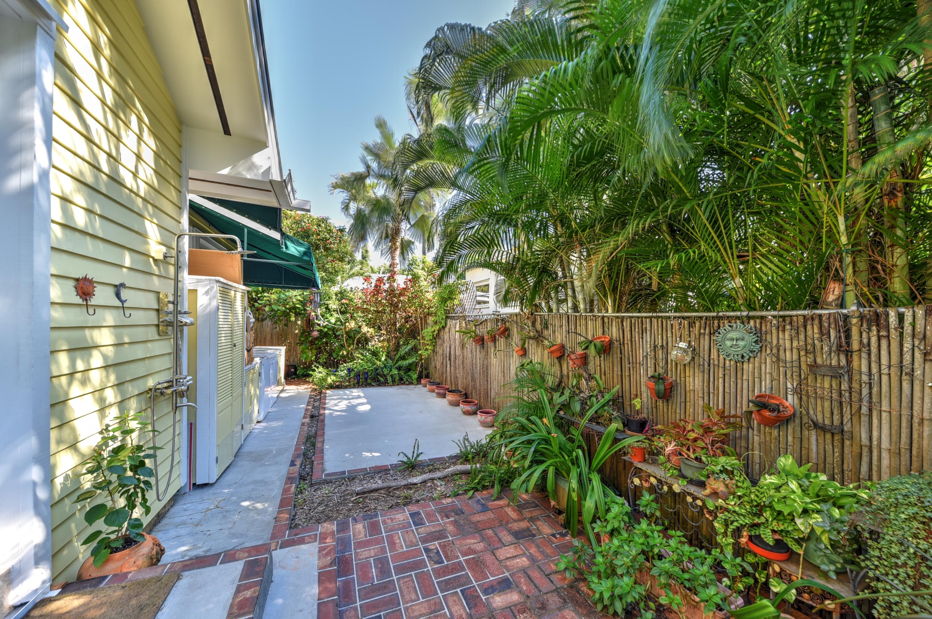 812 Carsten Lane