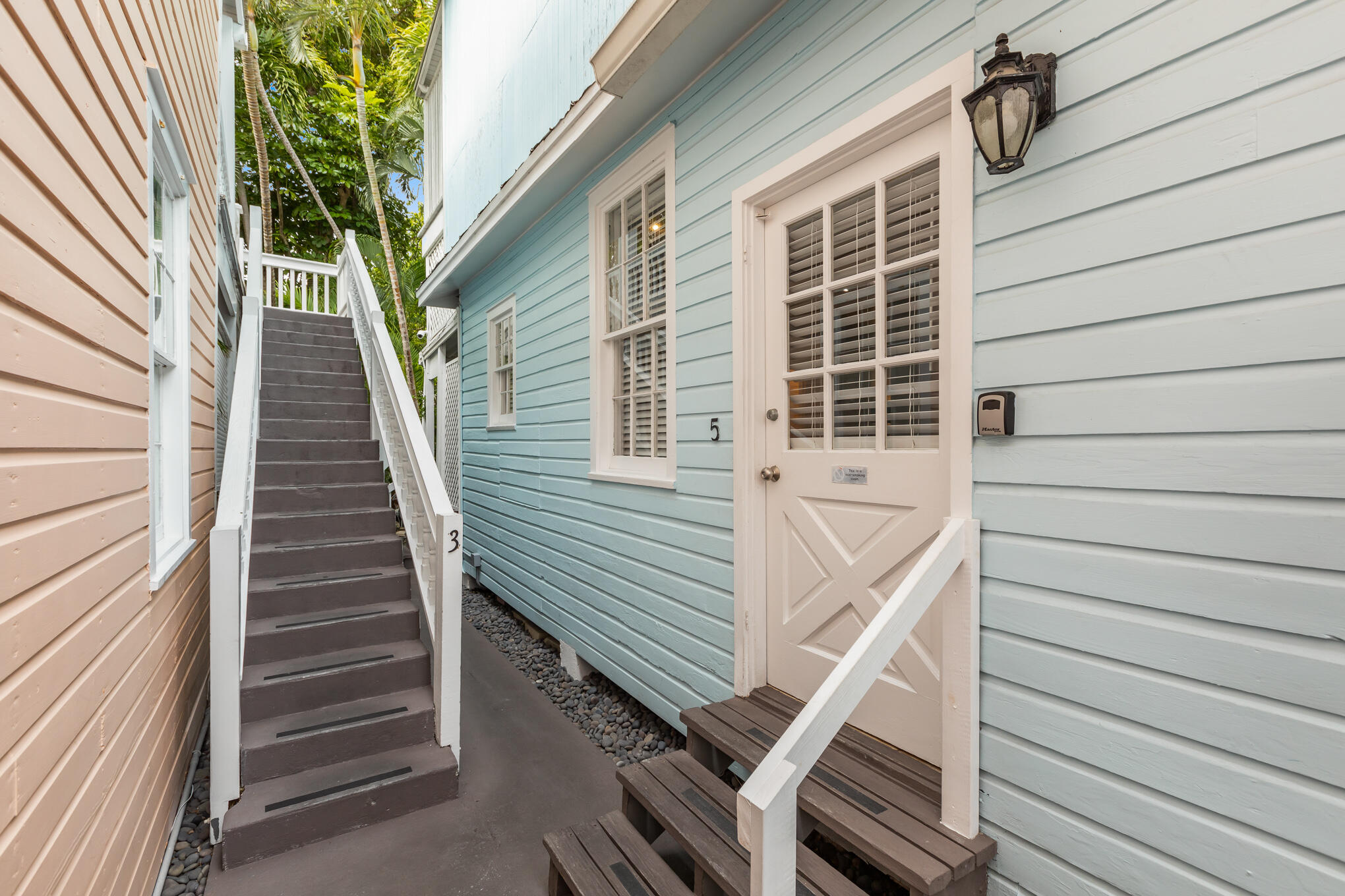 Douglas House - 419 Amelia St