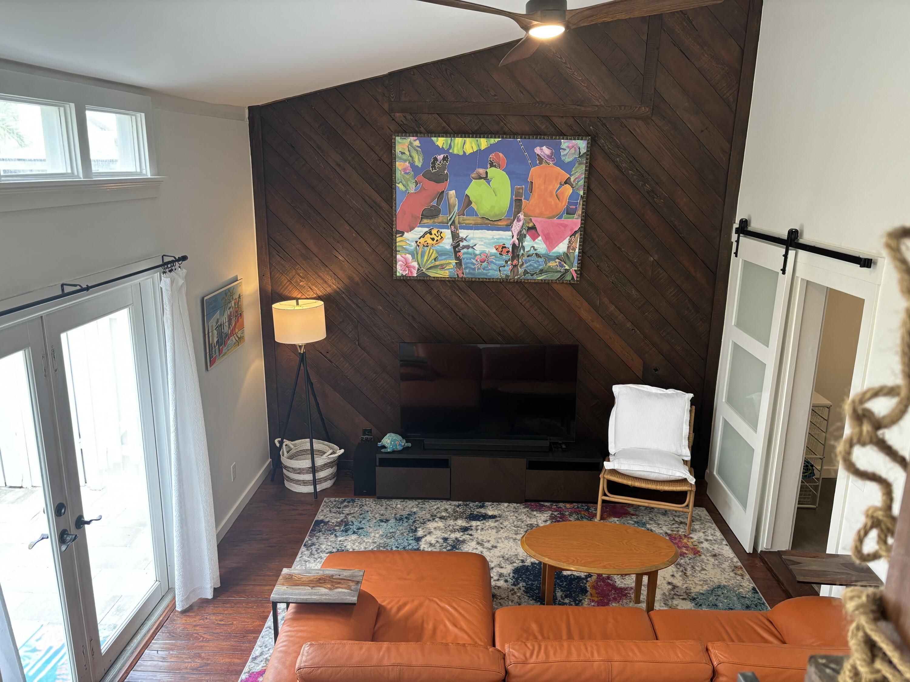 927 Thomas Street Unit: 3