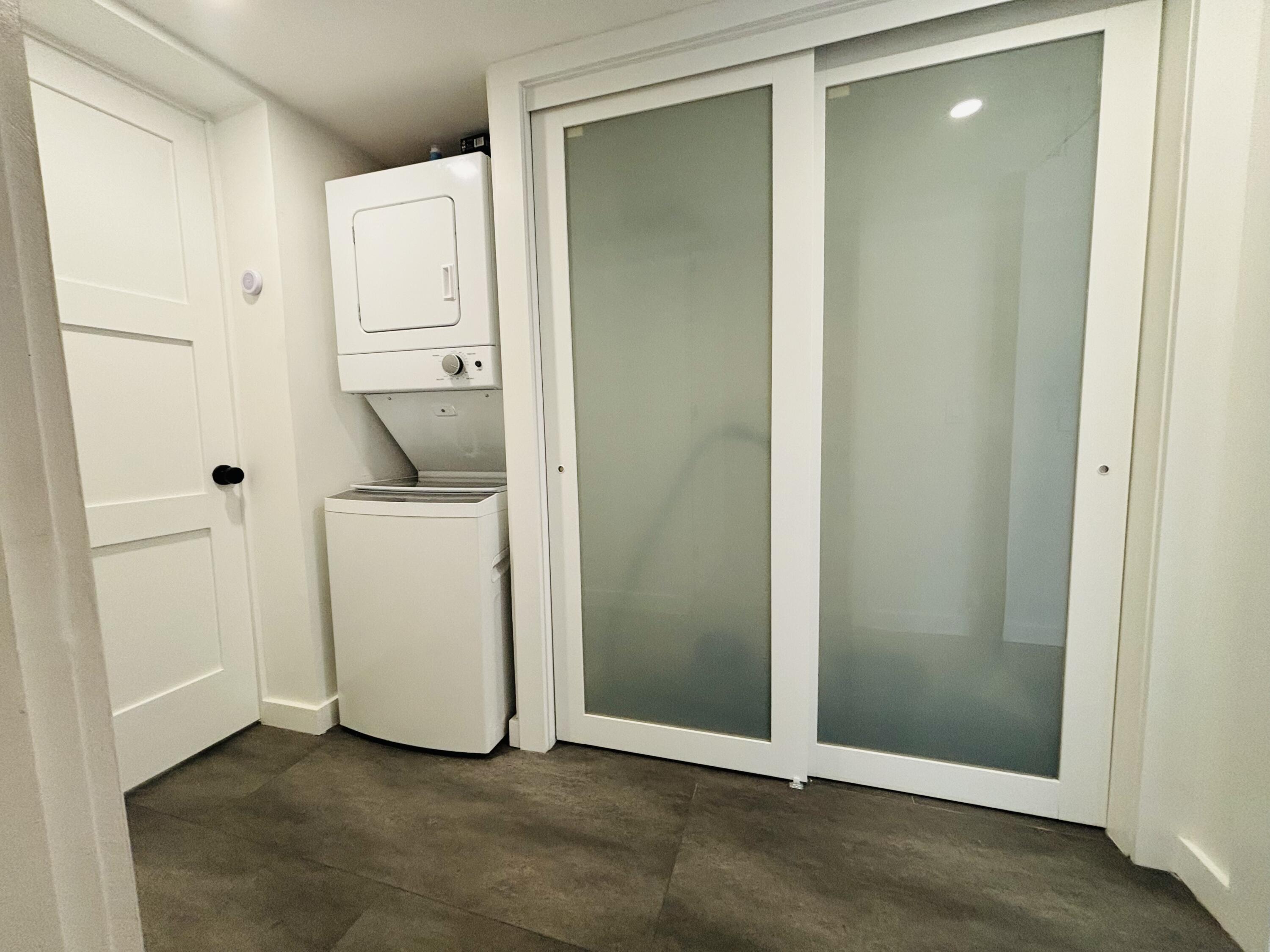 927 Thomas Street Unit: 3