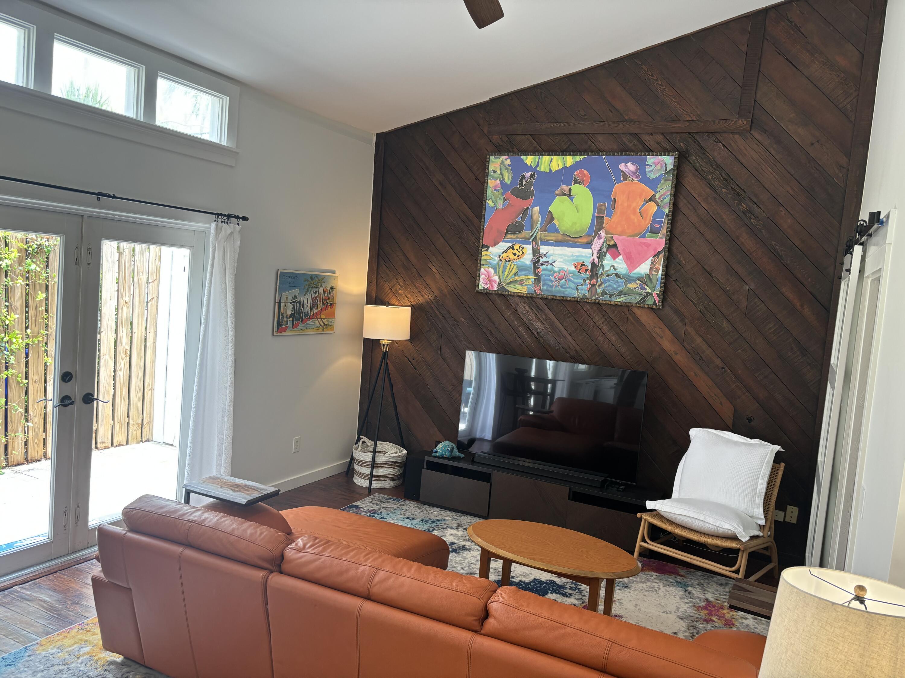 927 Thomas Street Unit: 3