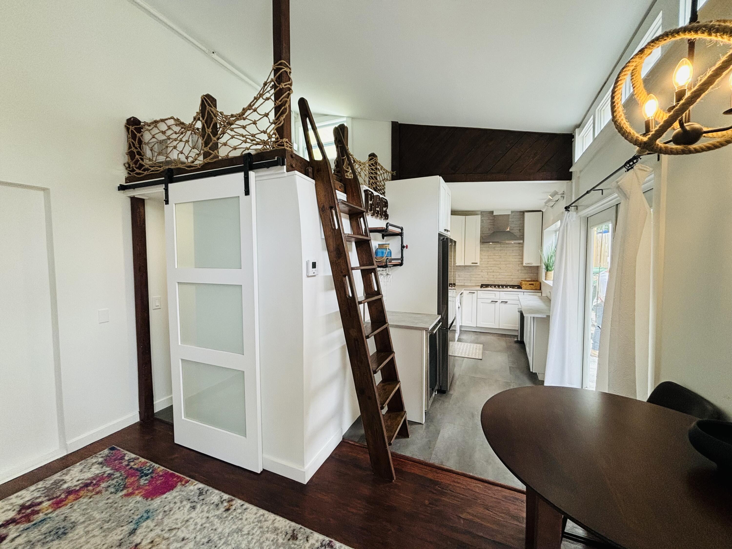 927 Thomas Street Unit: 3