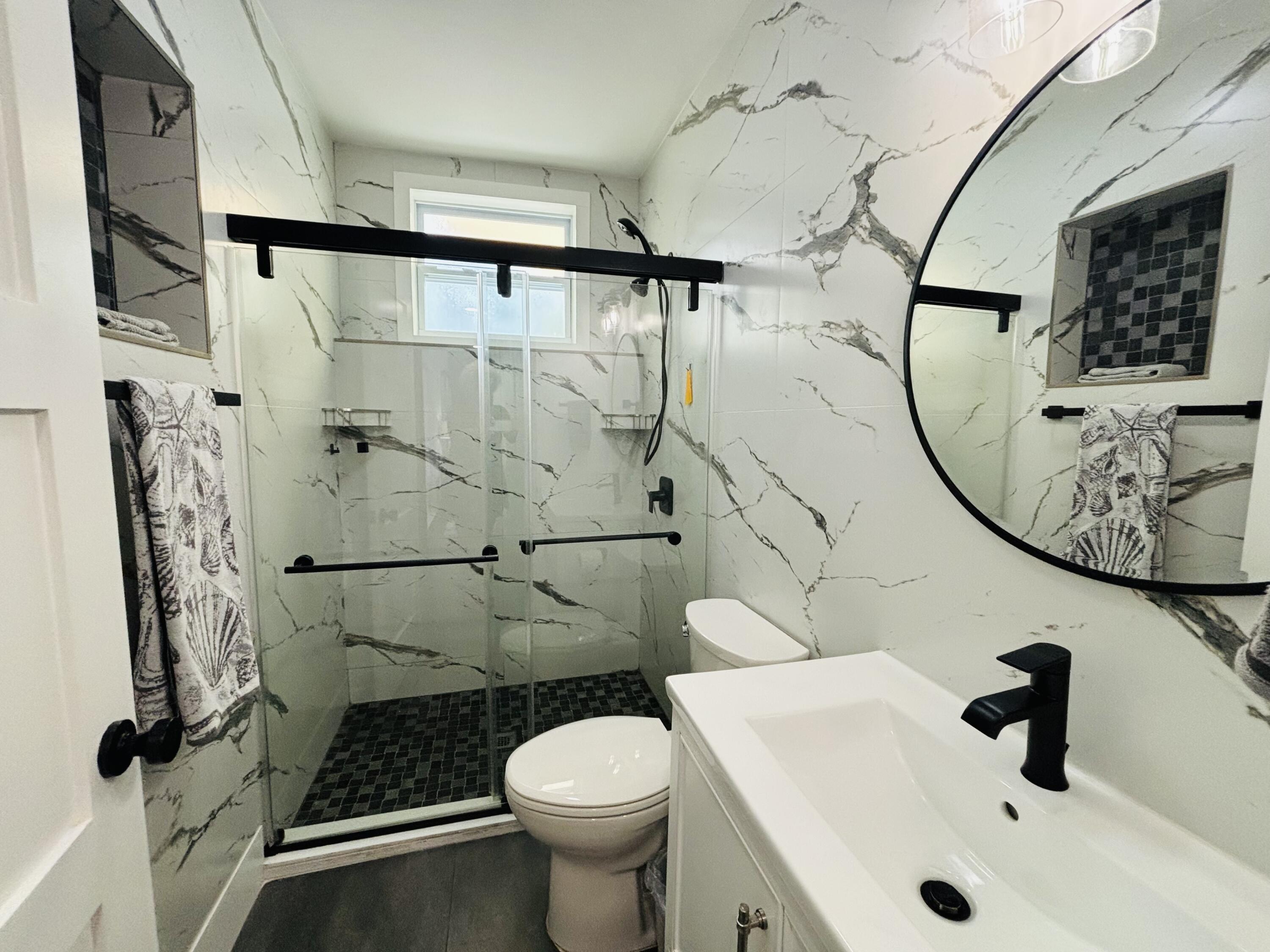 927 Thomas Street Unit: 3