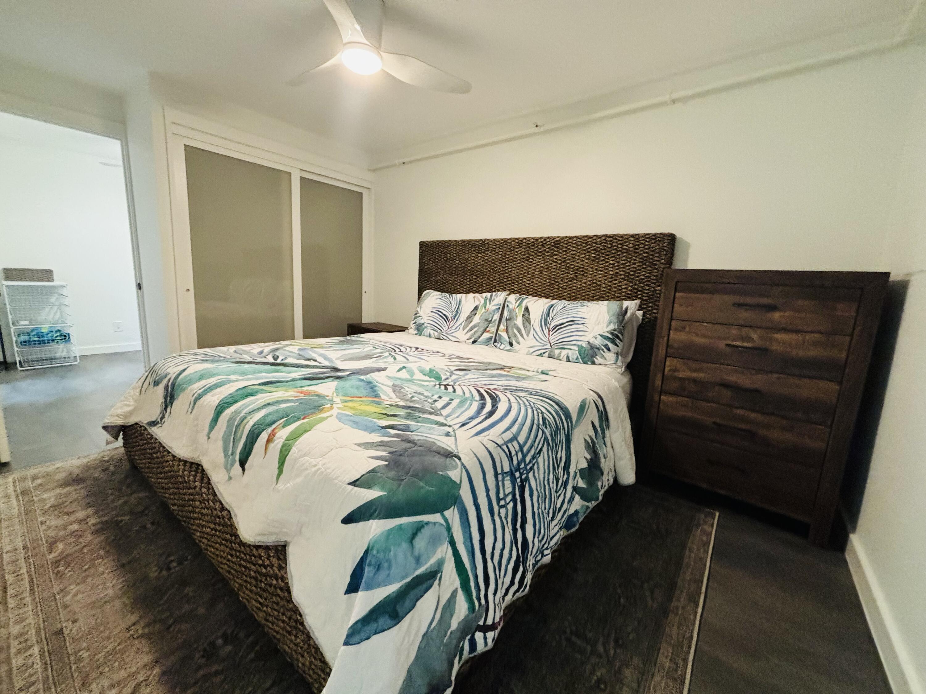 927 Thomas Street Unit: 3