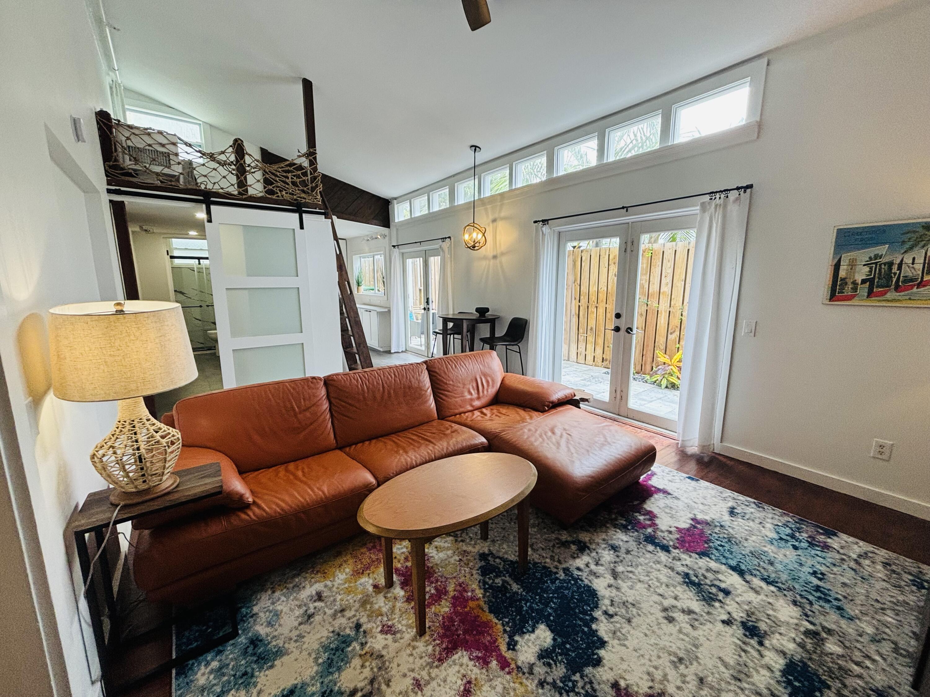 927 Thomas Street Unit: 3