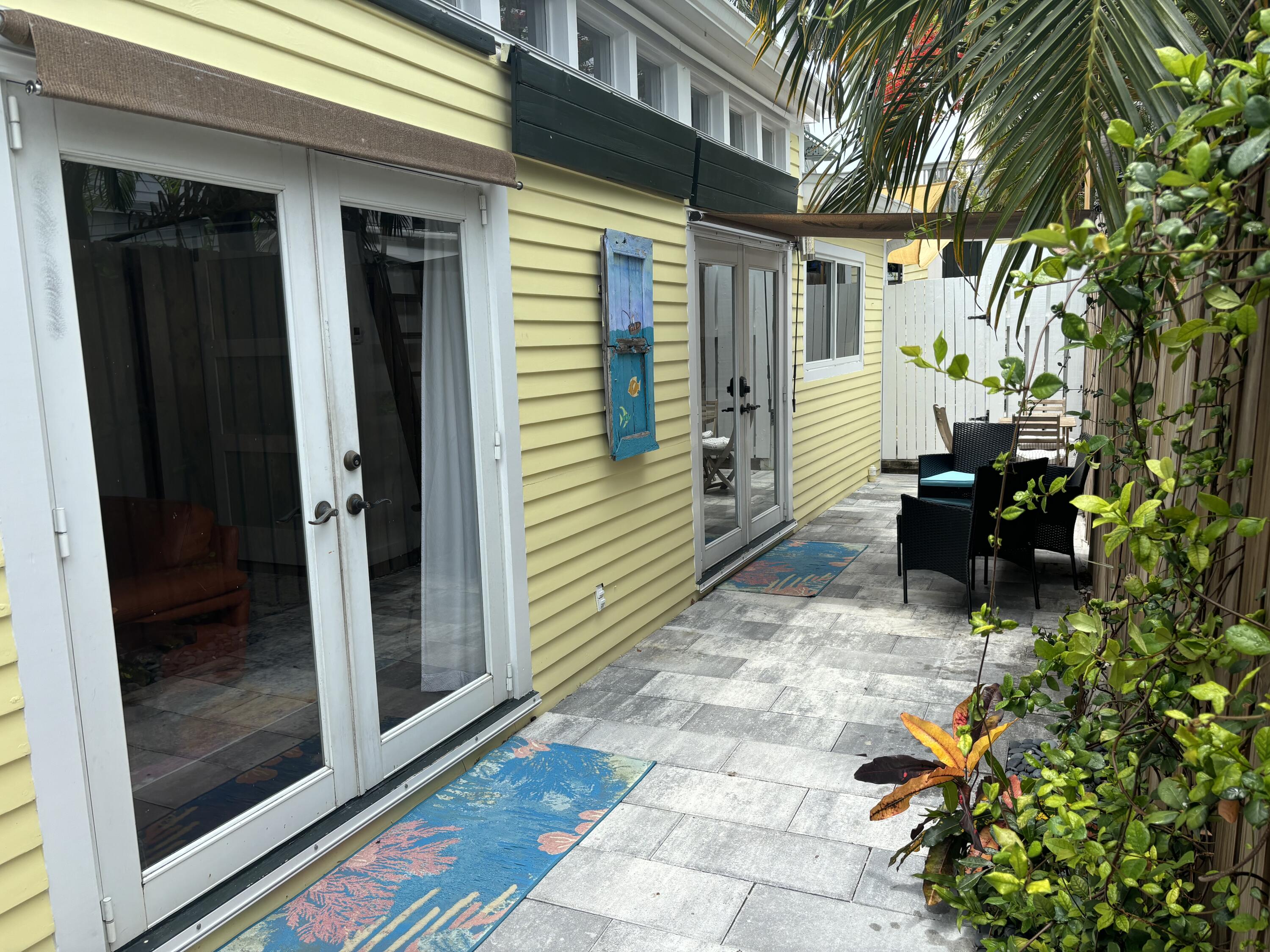 927 Thomas Street Unit: 3