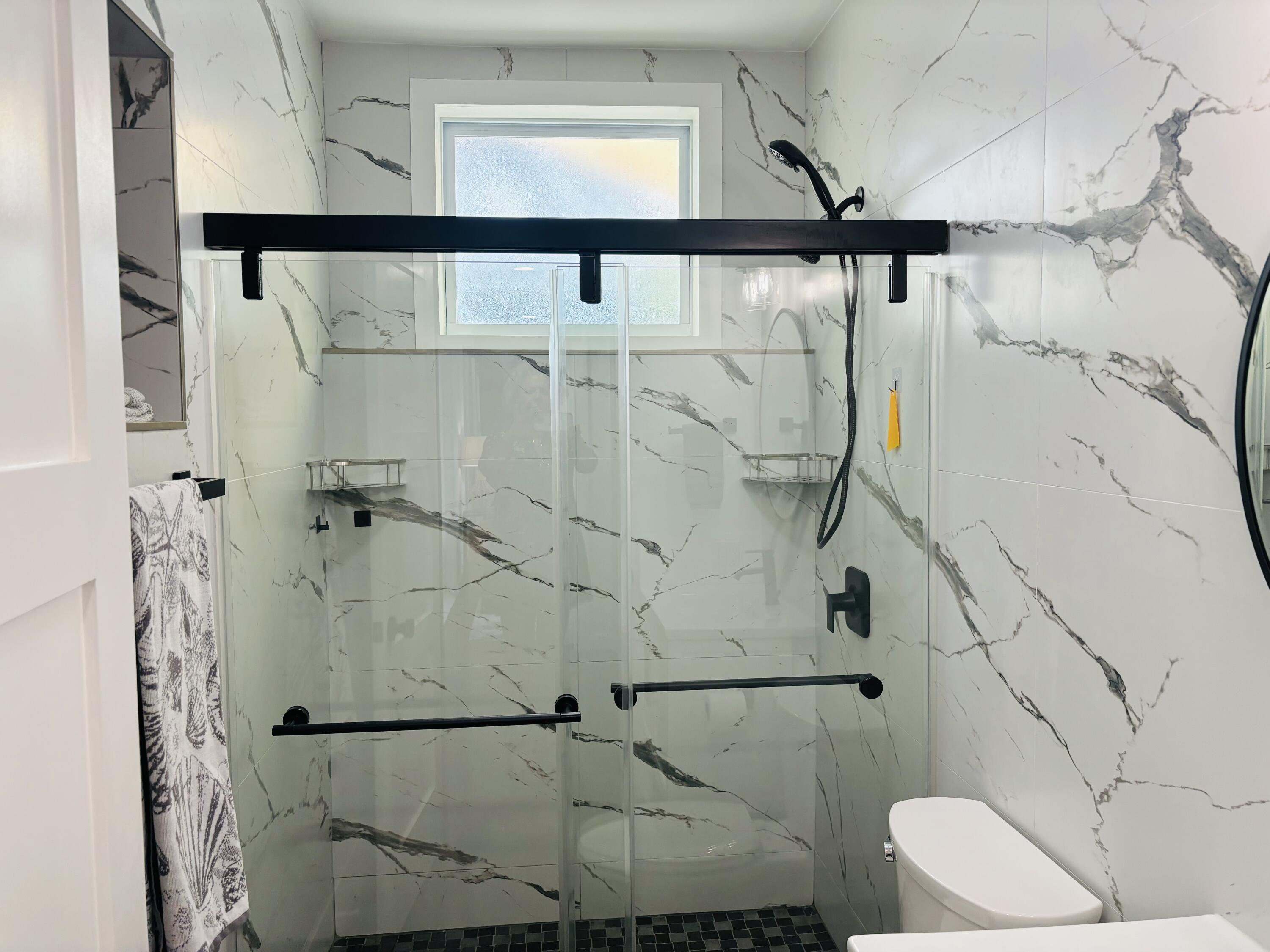 927 Thomas Street Unit: 3