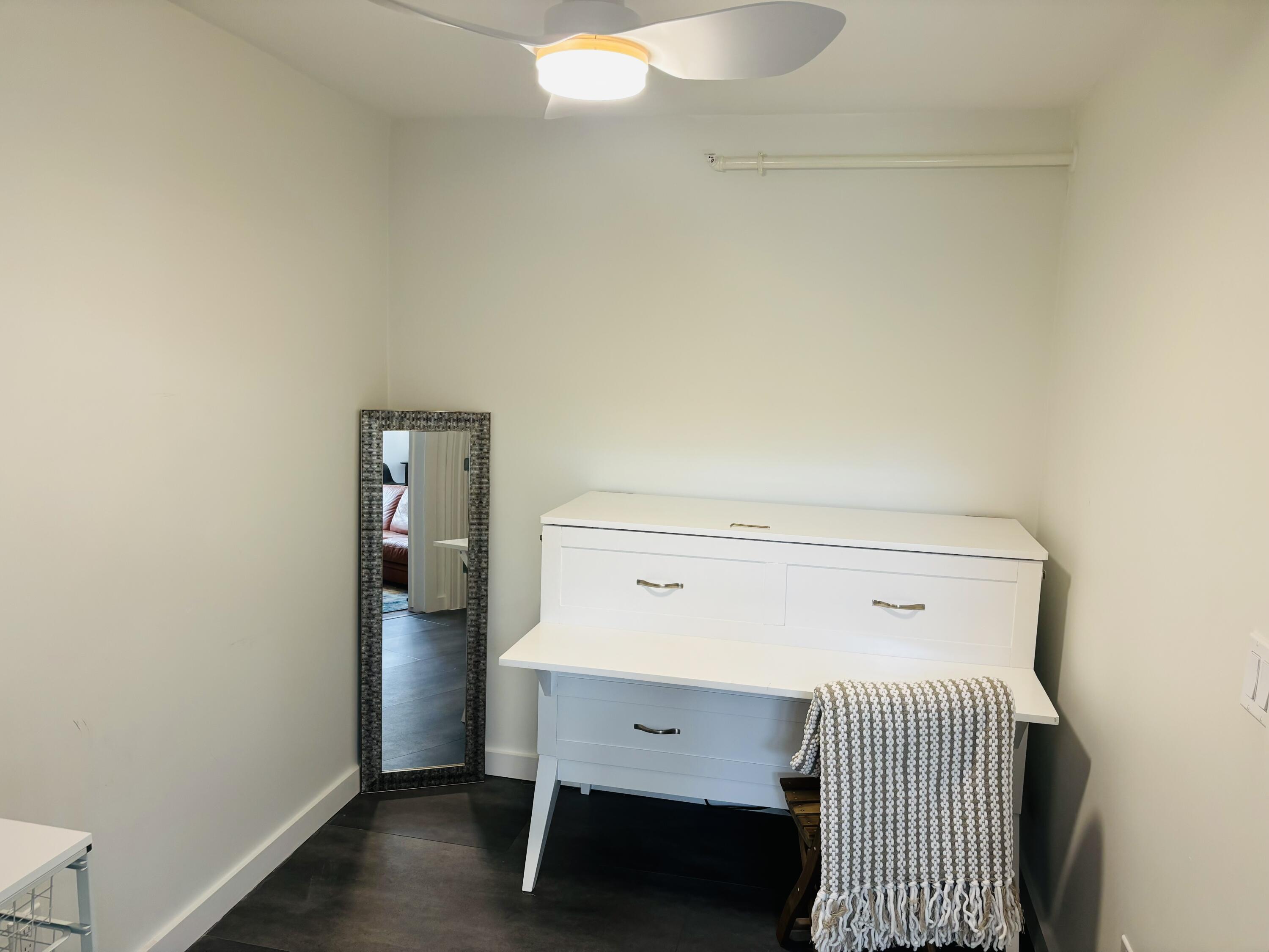 927 Thomas Street Unit: 3