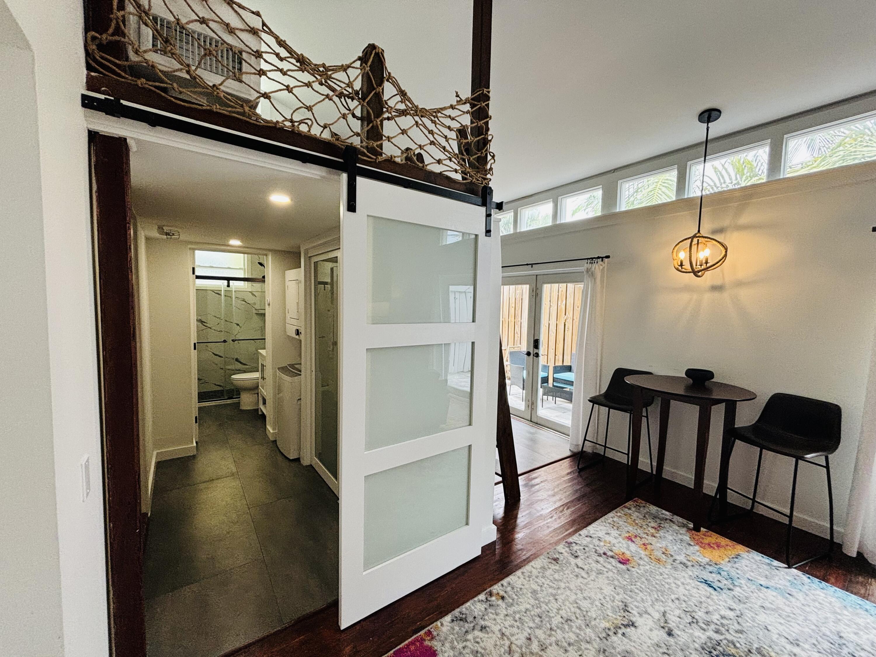 927 Thomas Street Unit: 3