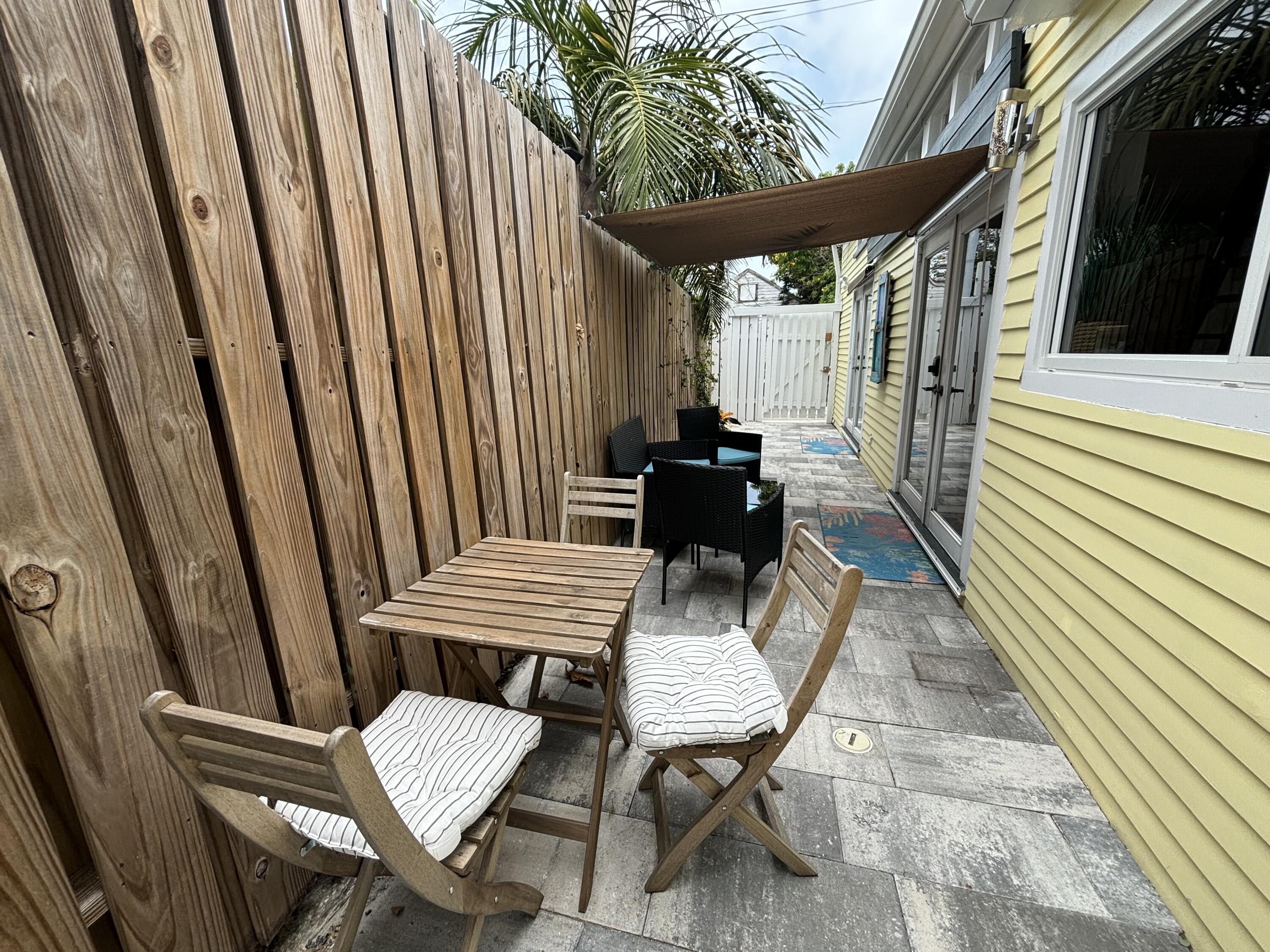 927 Thomas Street Unit: 3