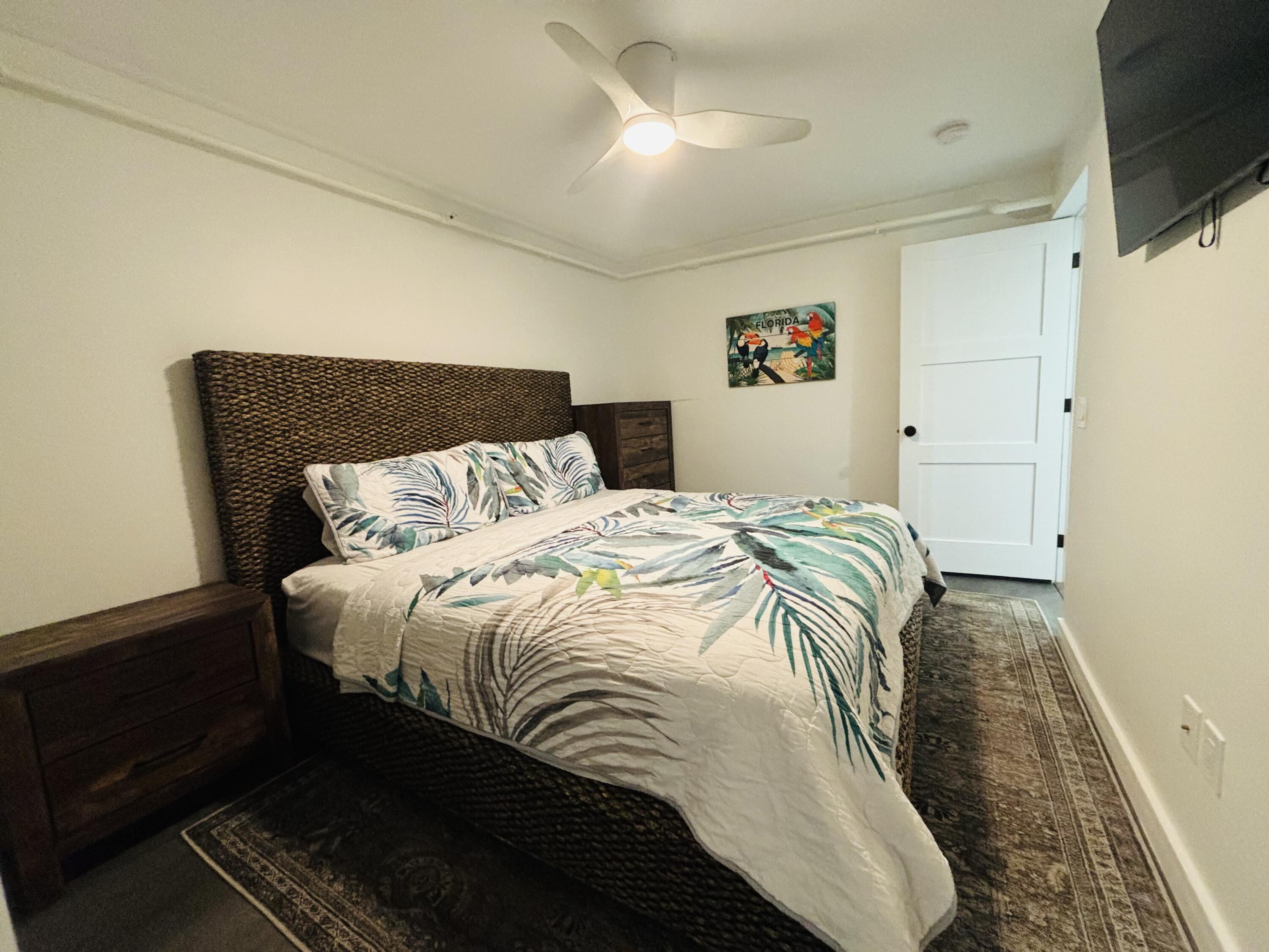 927 Thomas Street Unit: 3