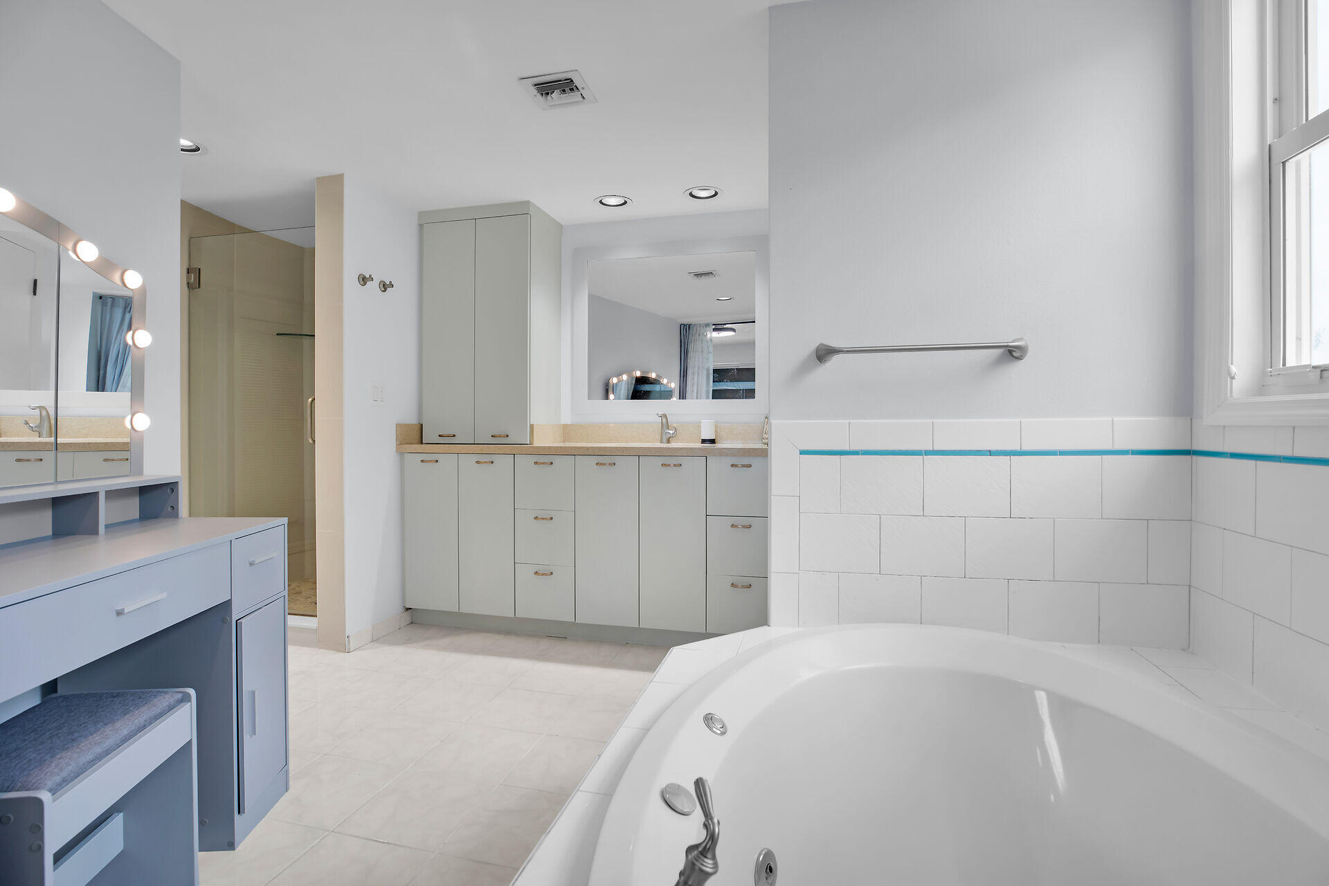 30 Hilton Haven Road Unit: 2B