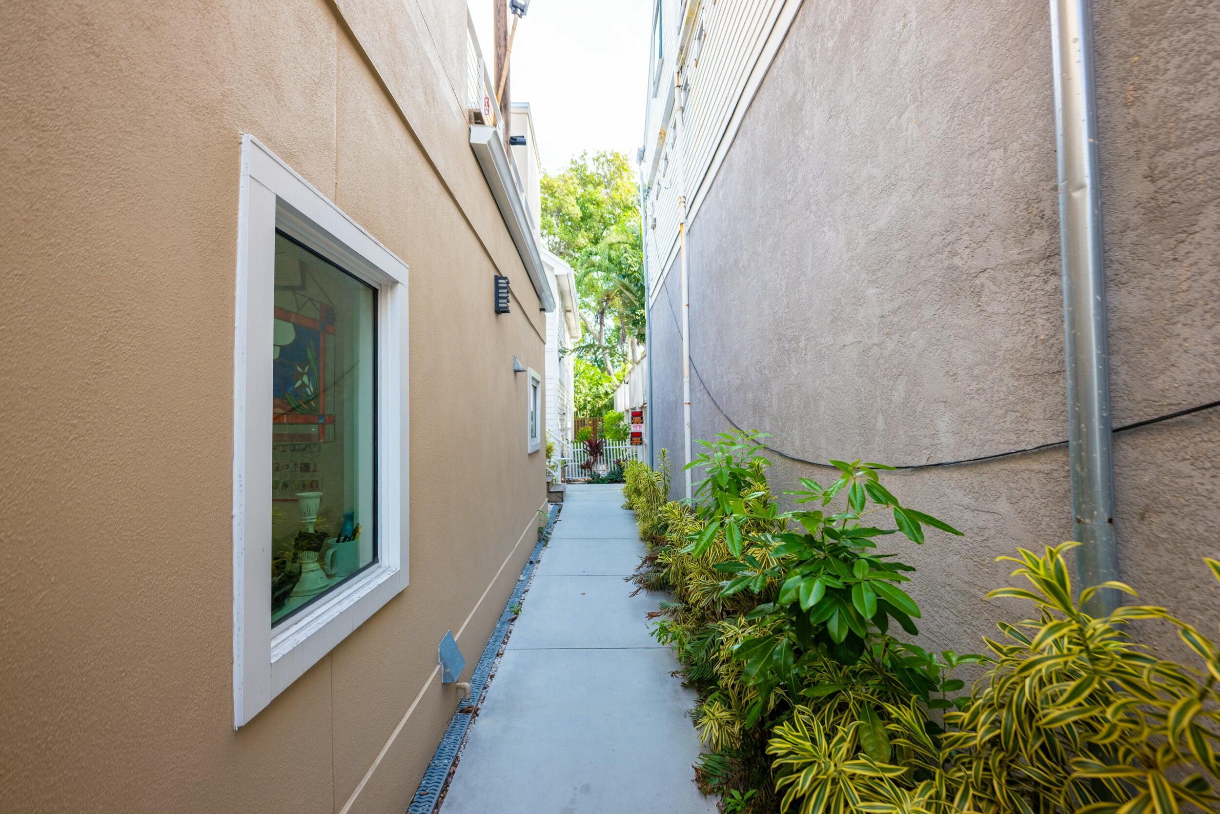 1028-1030 Truman Avenue